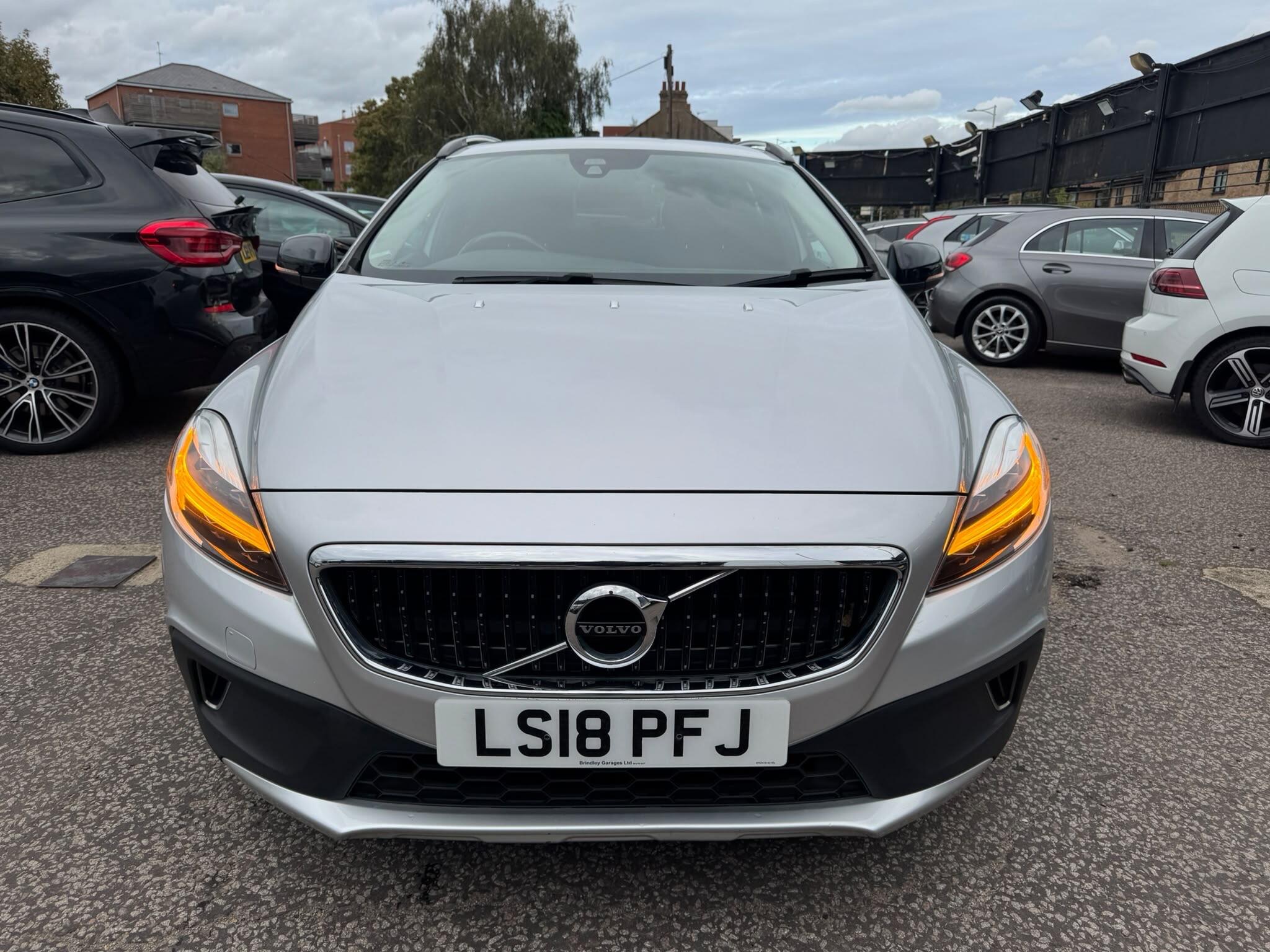 Volvo V40 Cross Country view 3