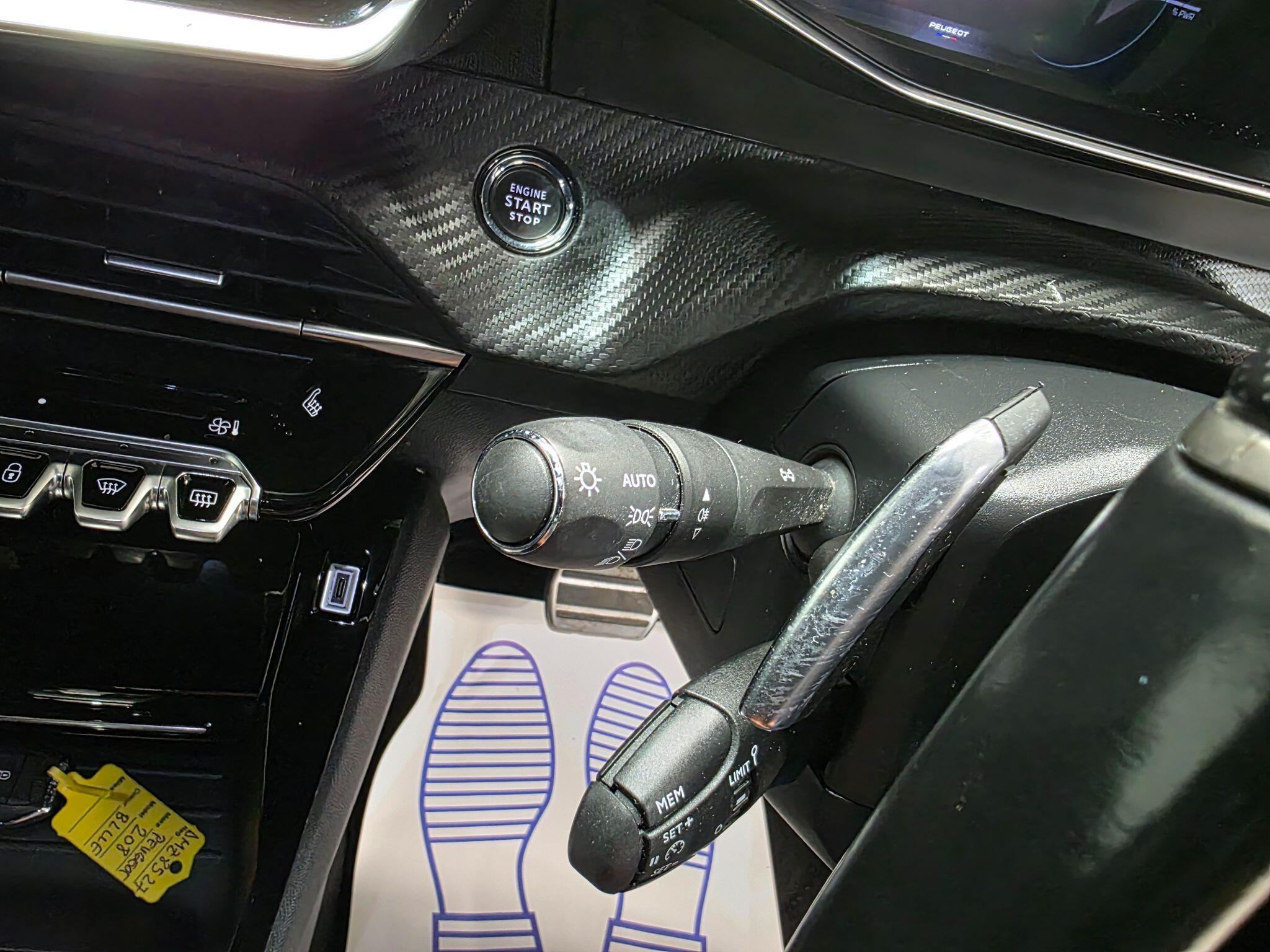 Peugeot 208 view 19