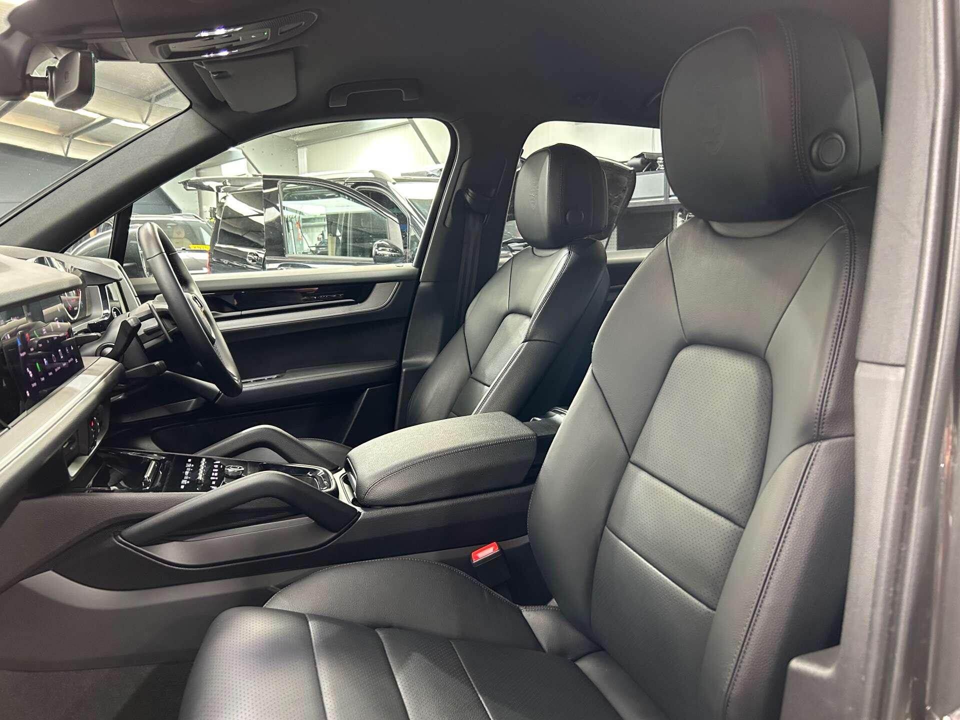Porsche Cayenne view 41
