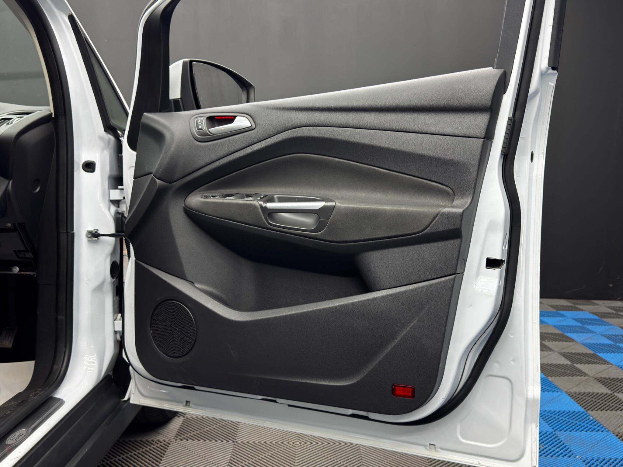 Ford C-Max view 37