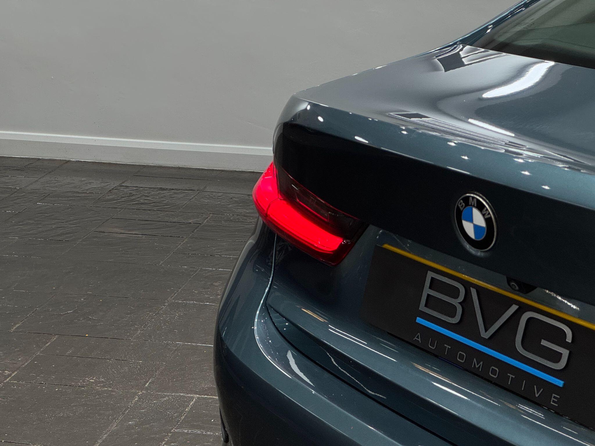 BMW 3 Series view 22