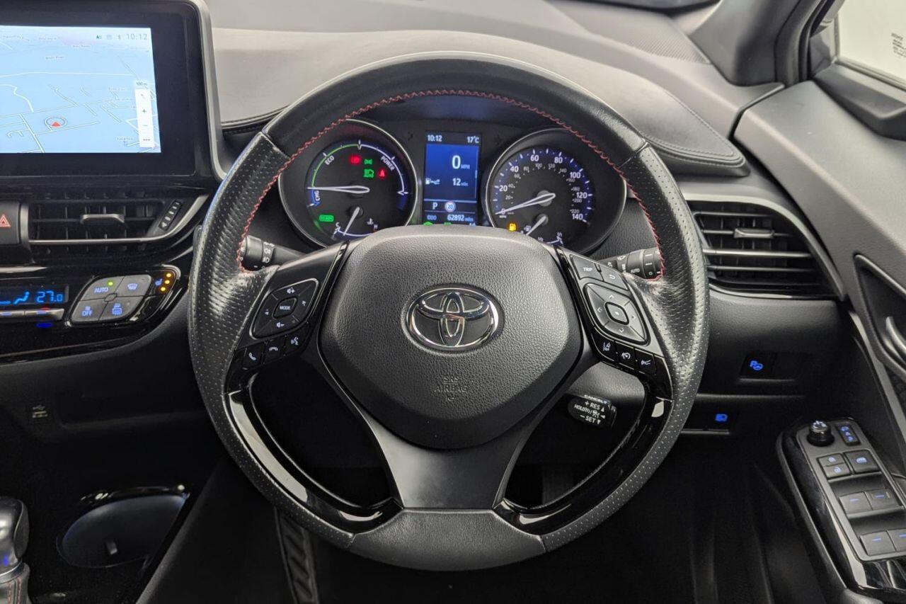 Toyota C-HR view 32