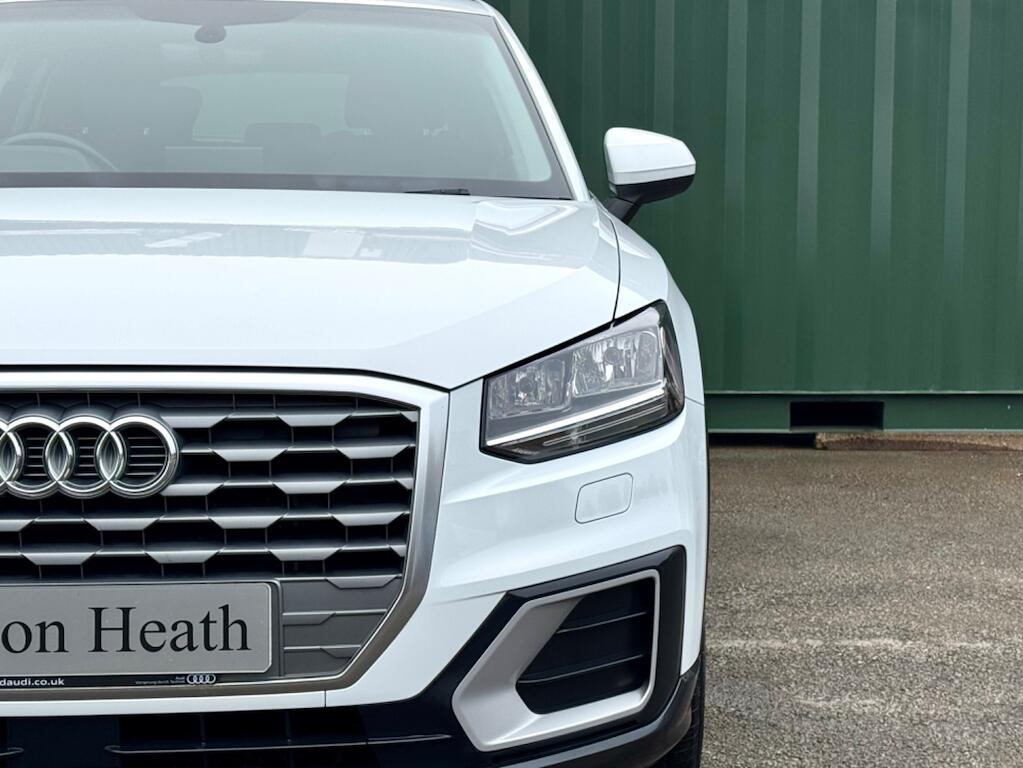 Audi Q2 view 8
