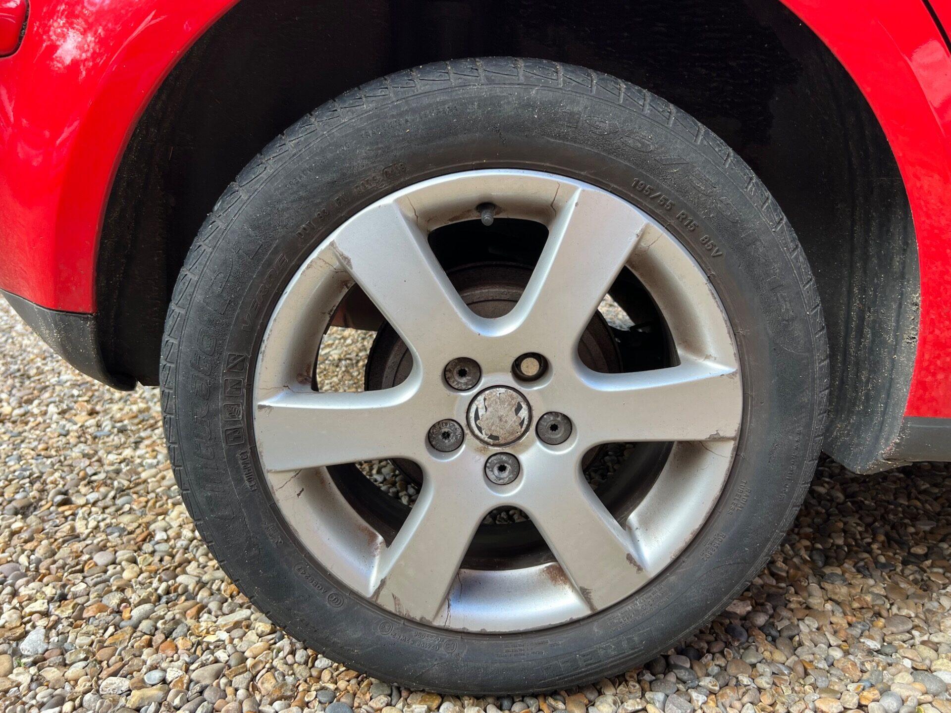 Volkswagen Polo view 28