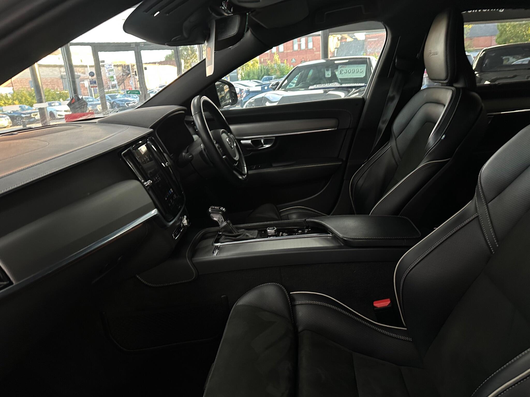 Volvo S90 view 39