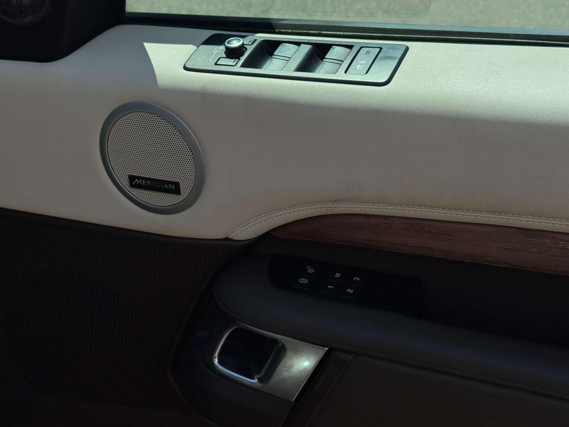 Land Rover Discovery 3 view 24