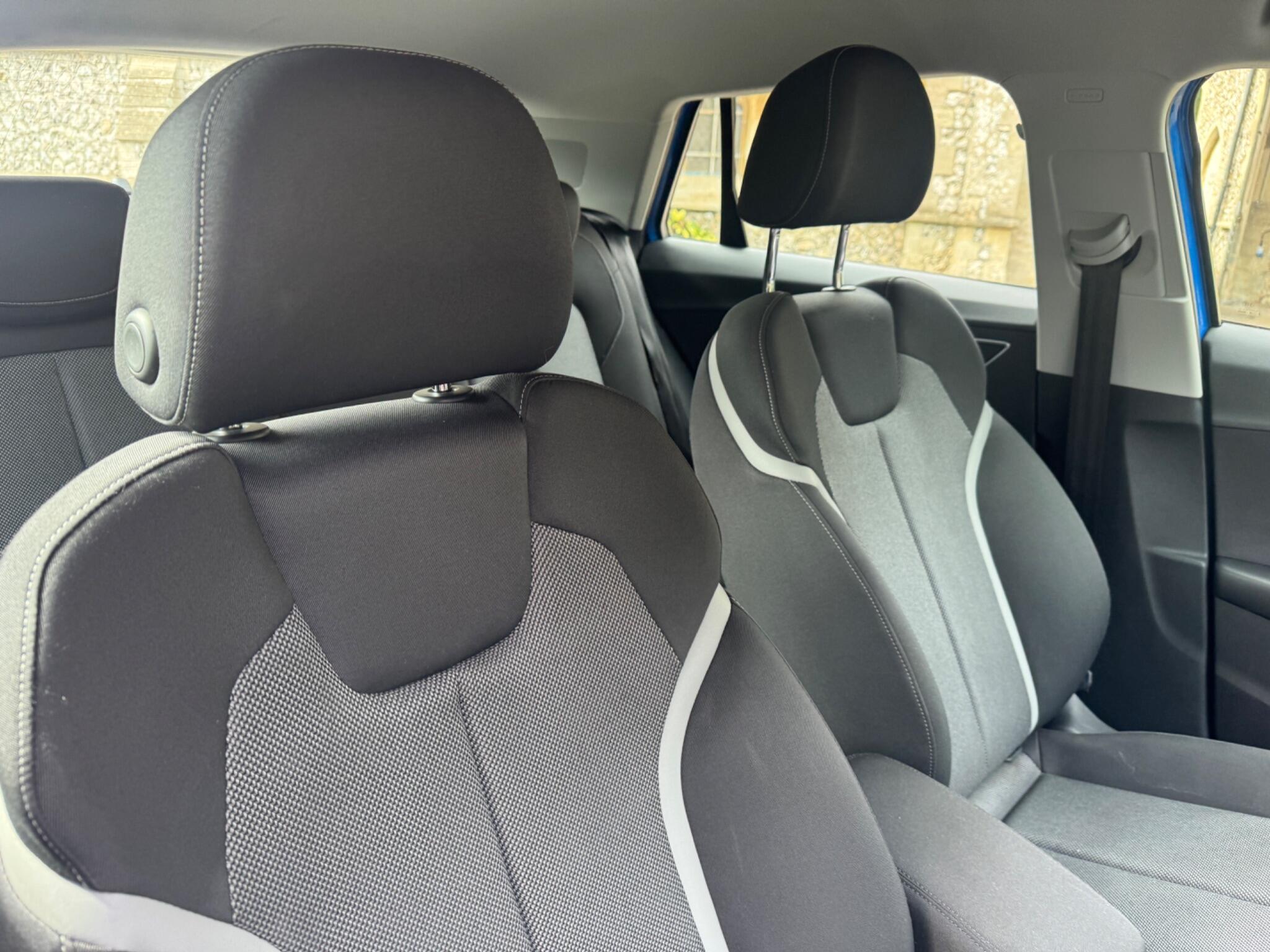 Audi Q2 view 31