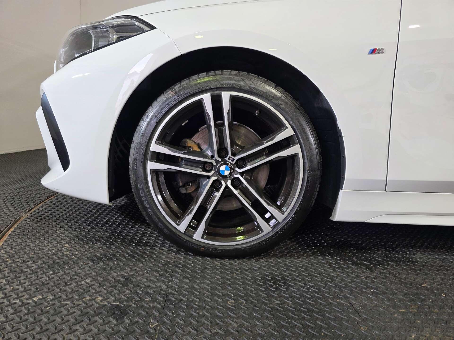 BMW 1 Series view 52