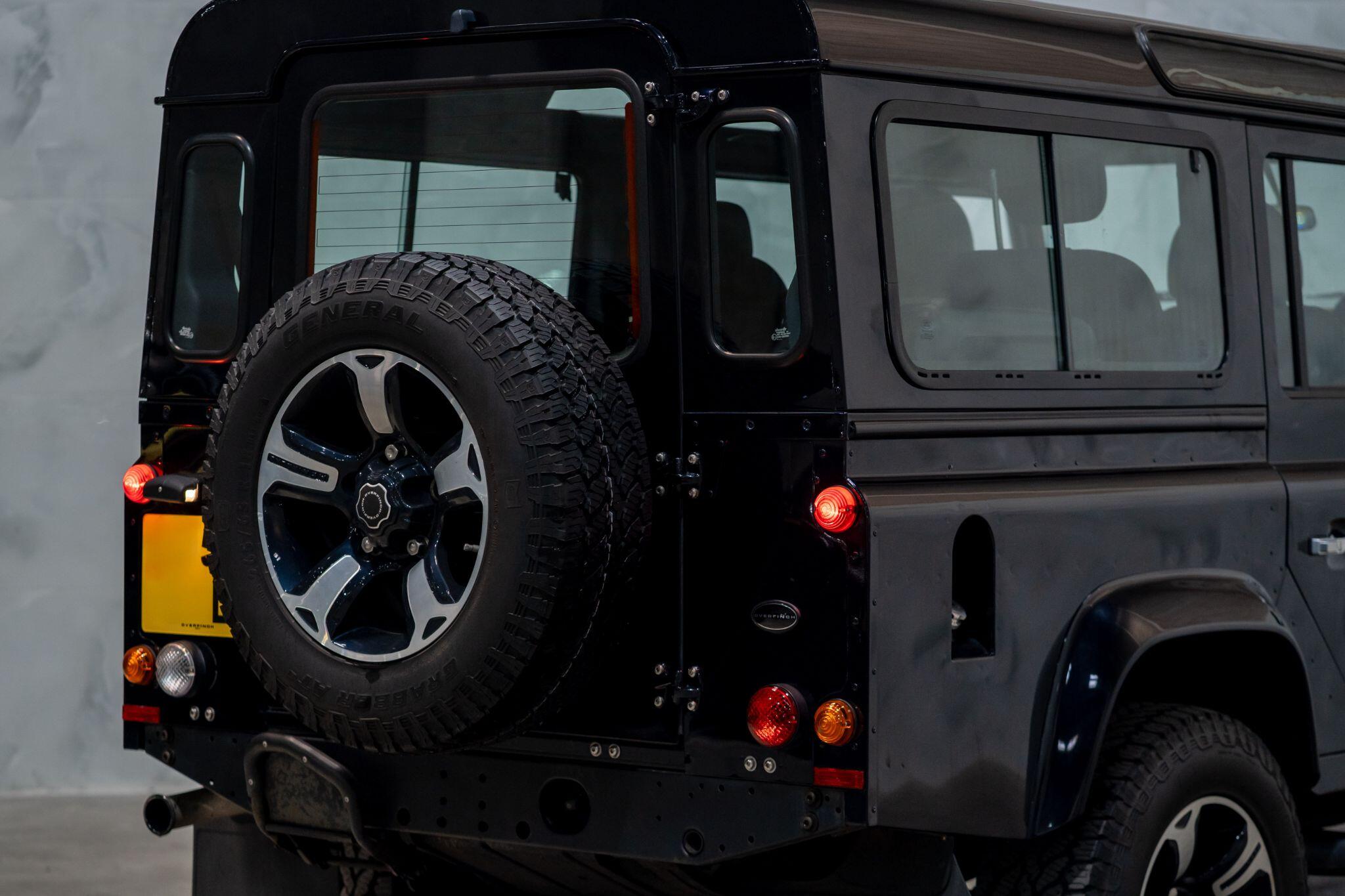 Land Rover Defender view 35
