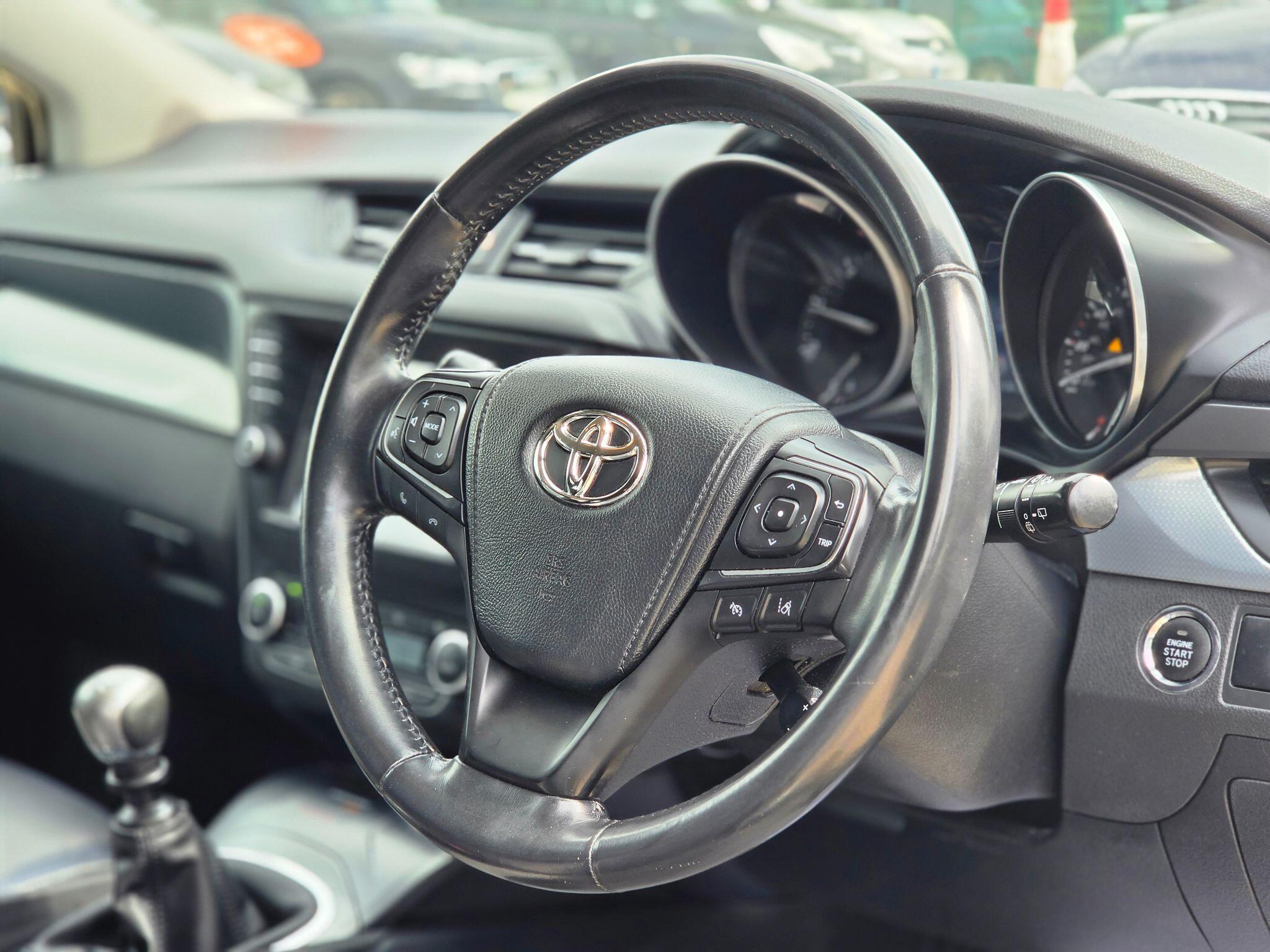 Toyota Avensis view 11