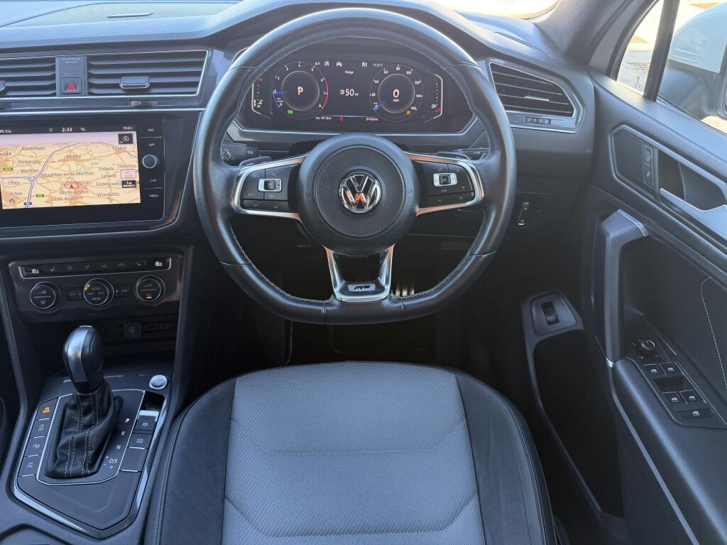 Volkswagen Tiguan Allspace view 9