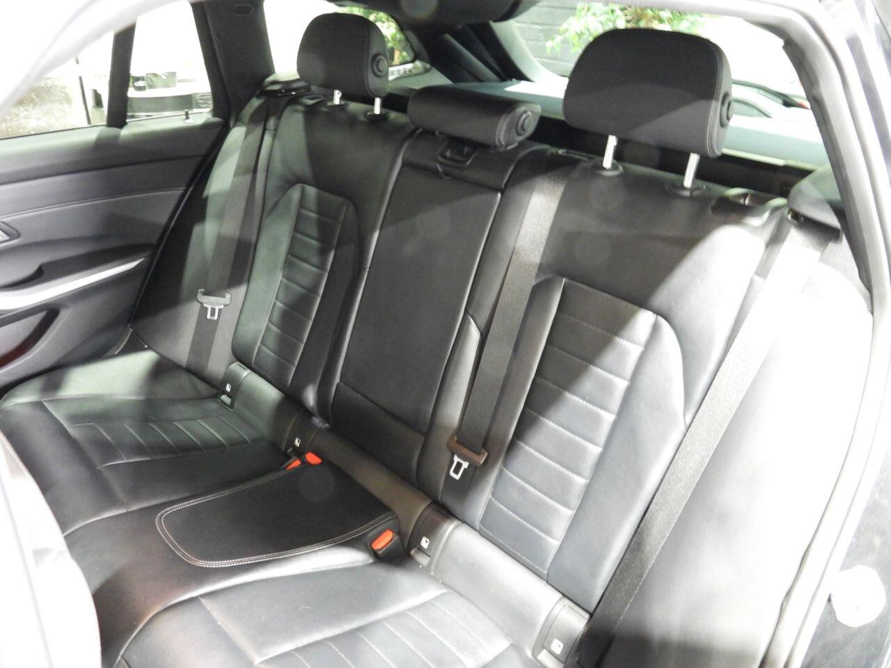 BMW 3 Series view 23