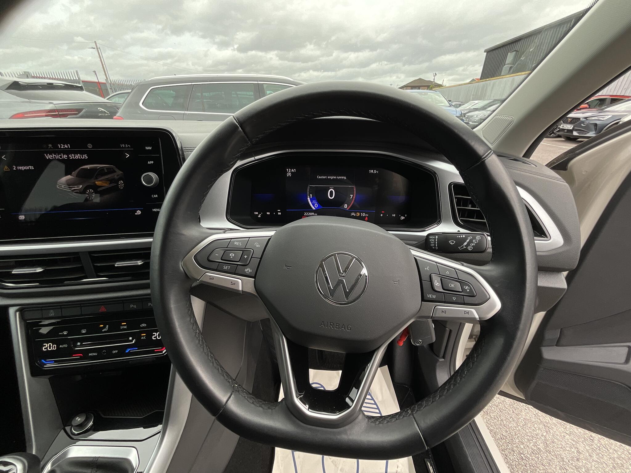 Volkswagen T-Roc view 21
