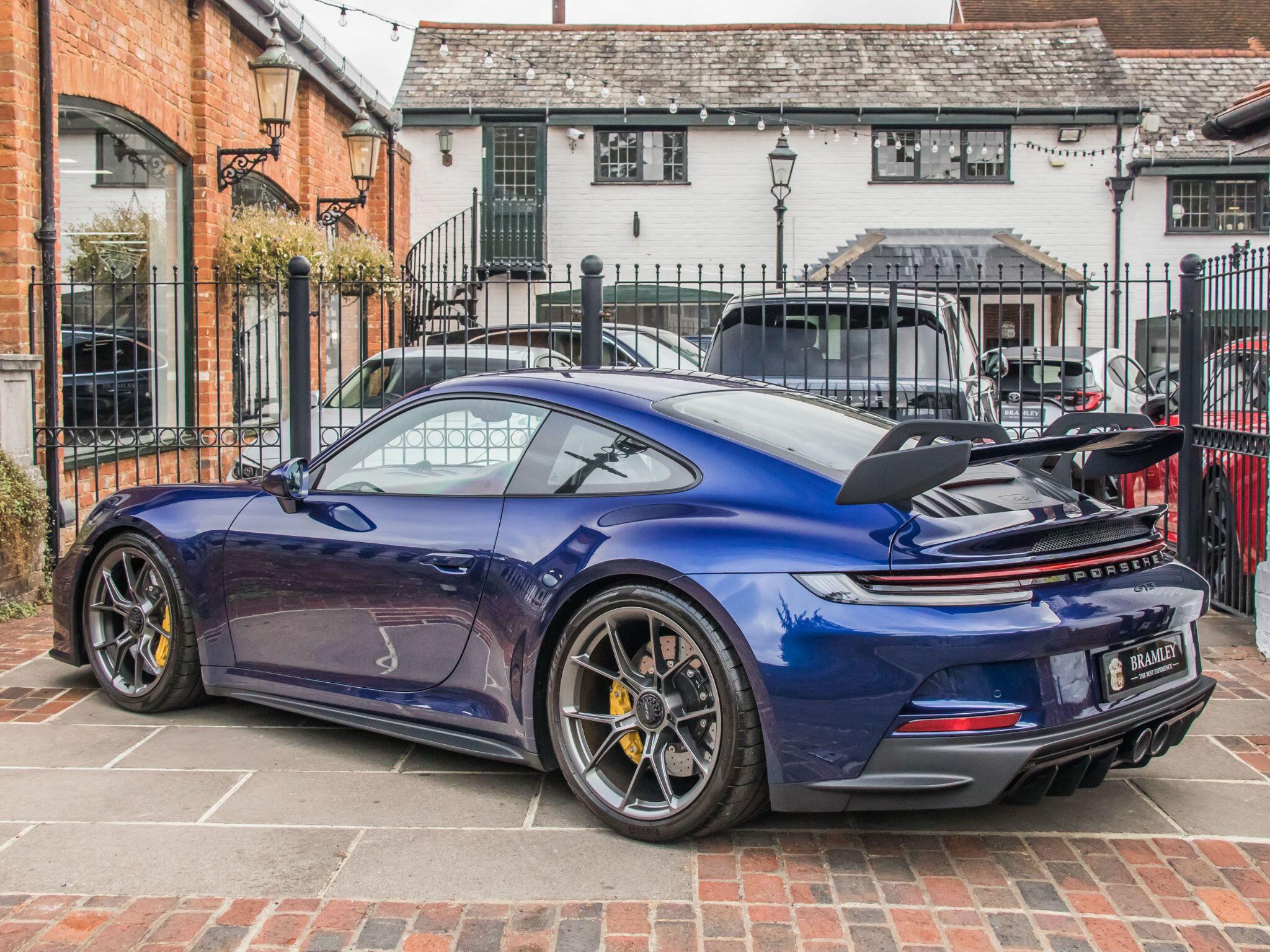 Porsche 911 view 8