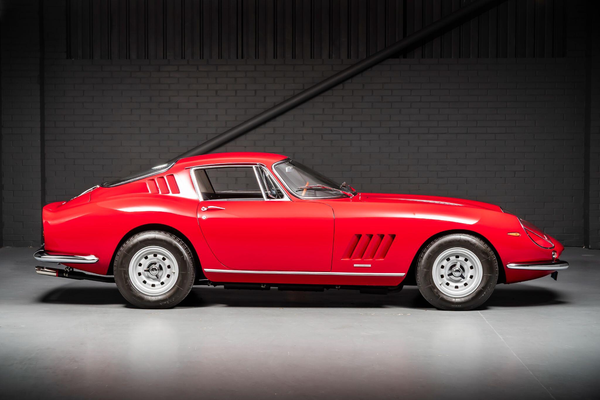 Ferrari 275 view 4
