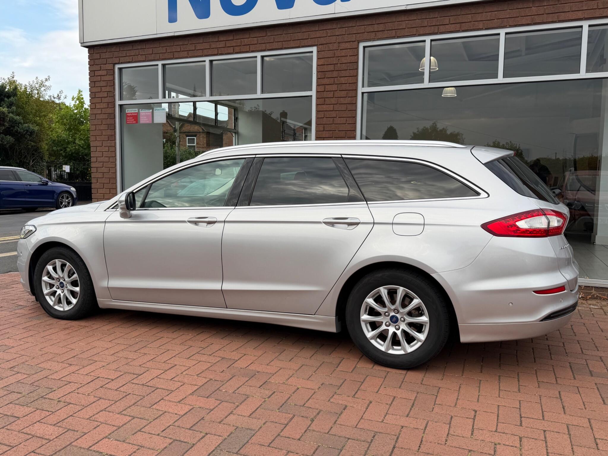 Ford Mondeo view 13