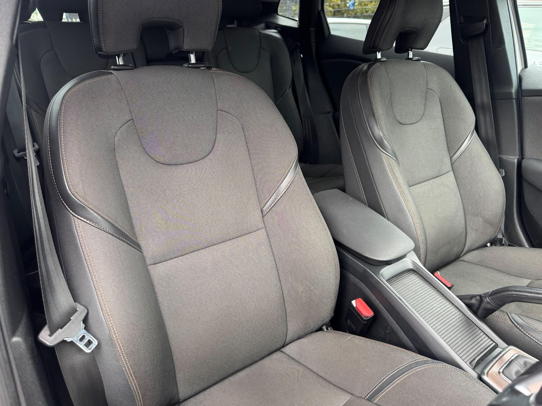 Volvo V40 Cross Country view 64