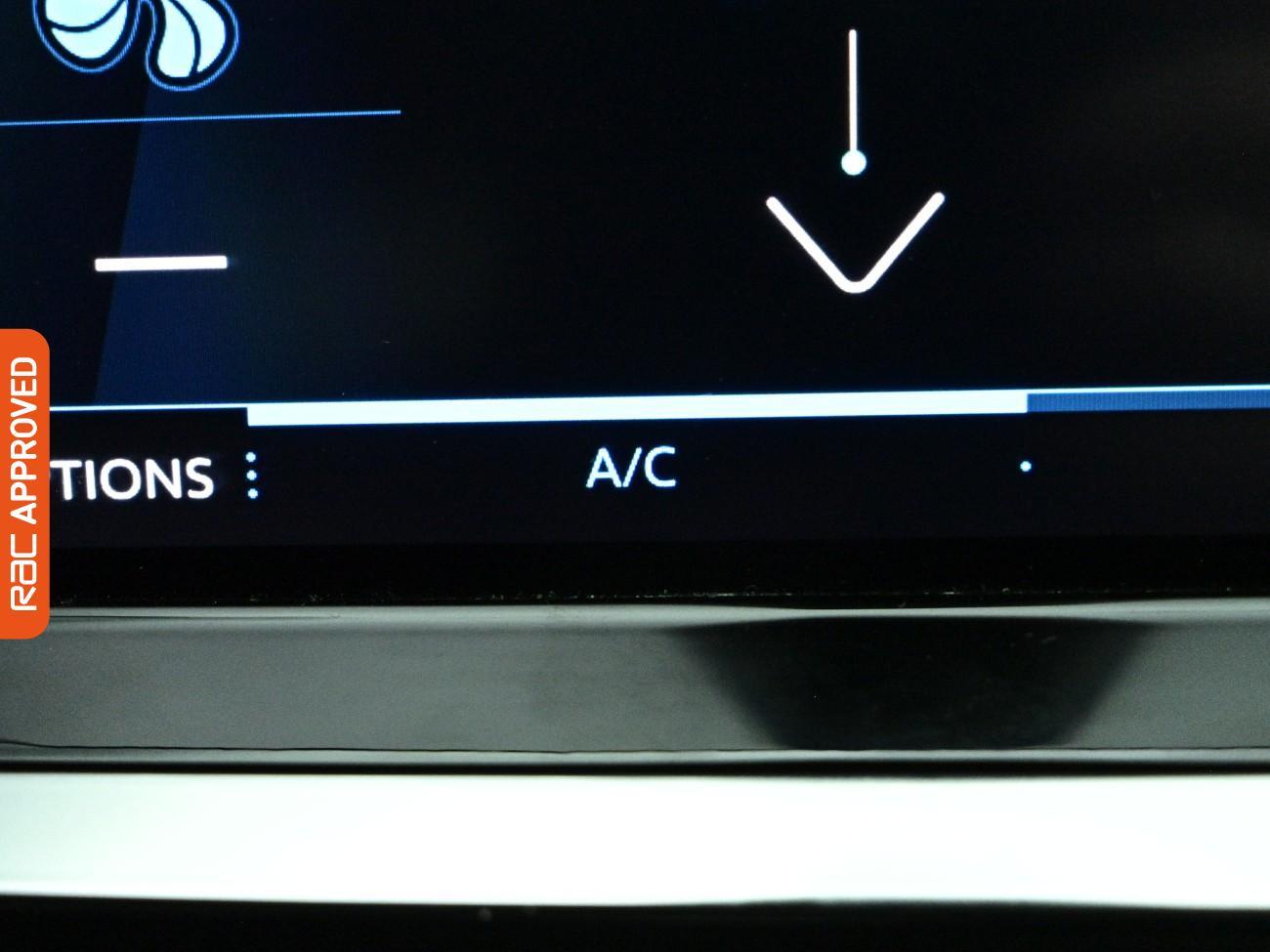 Peugeot 208 view 16