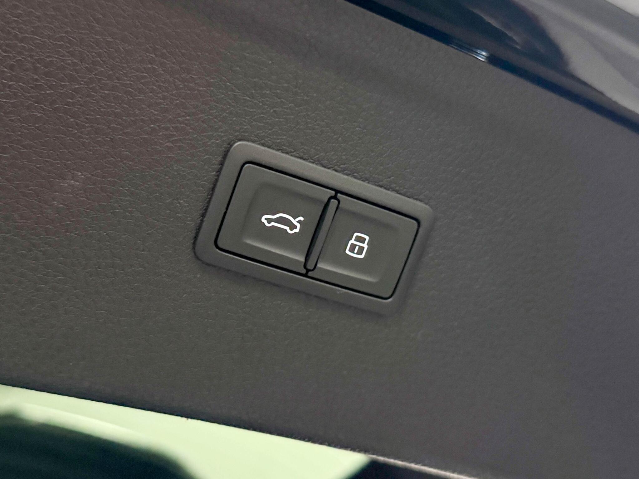 Audi Q5 view 8
