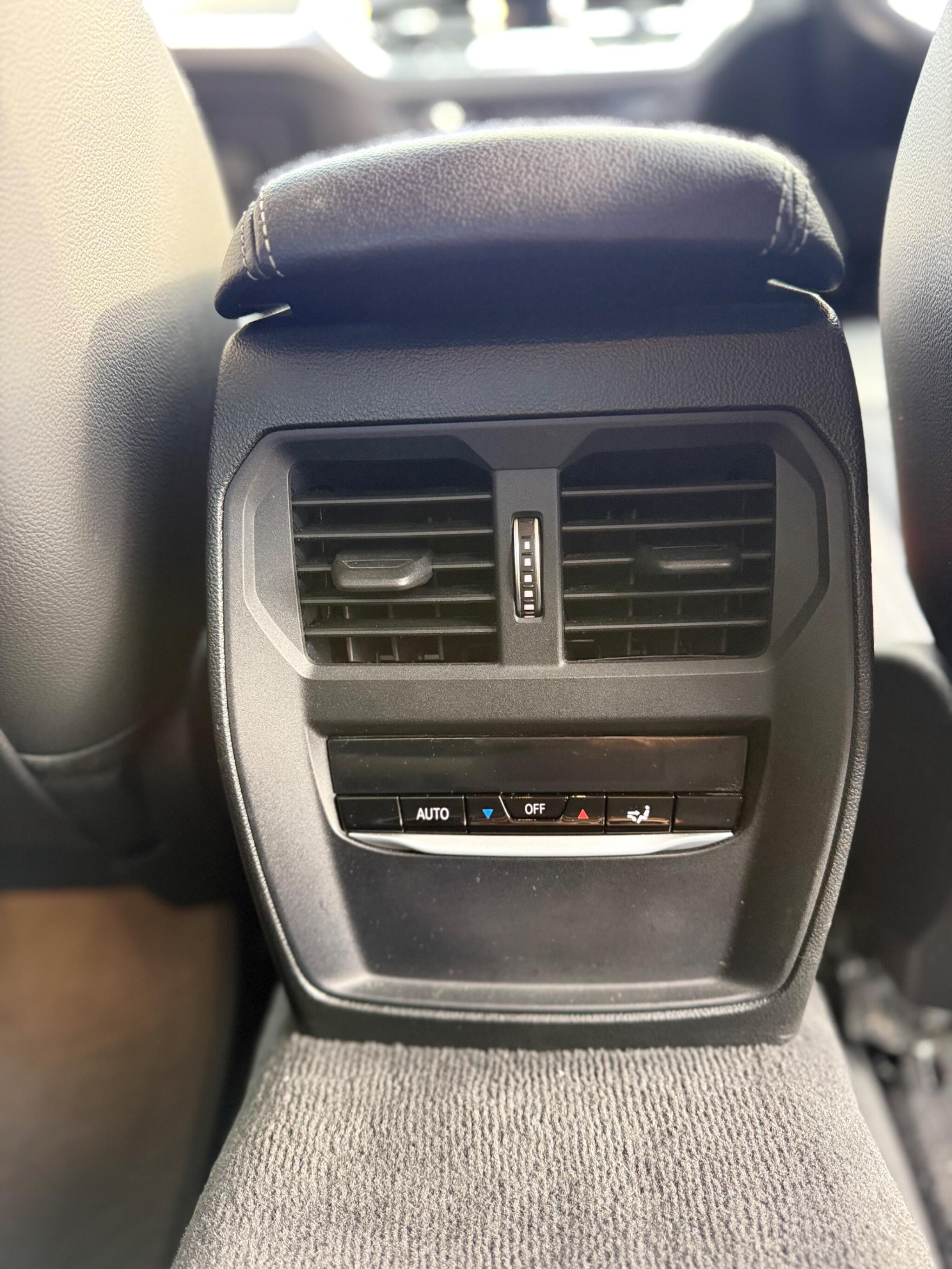 BMW 3 Series view 22