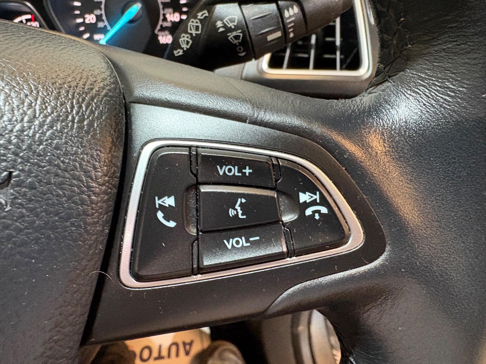 Ford Kuga view 32
