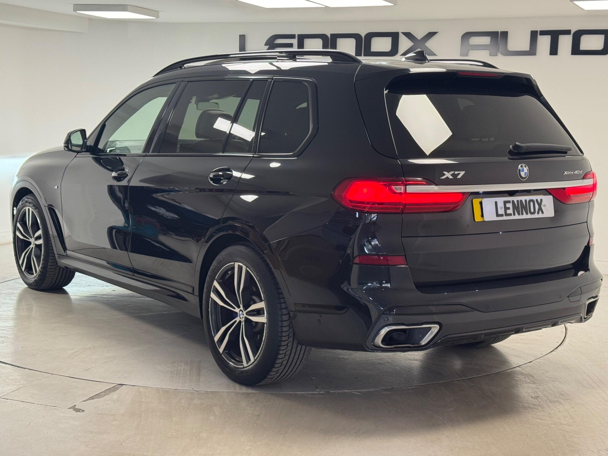 BMW X7 view 4