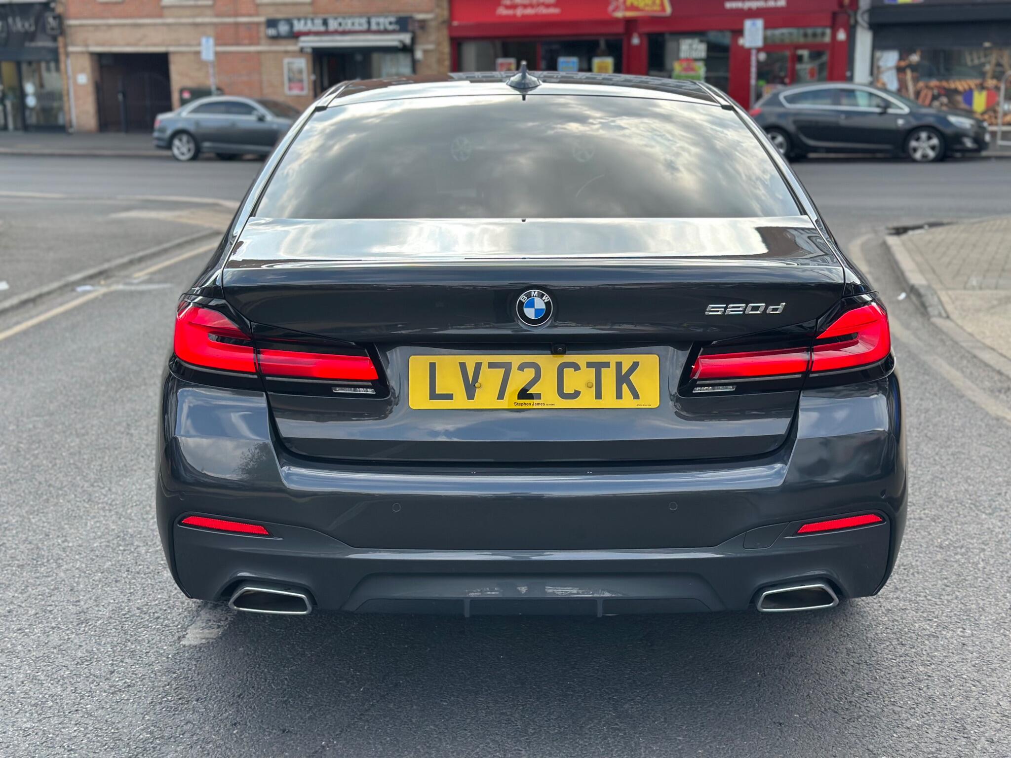BMW 5 Series view 8