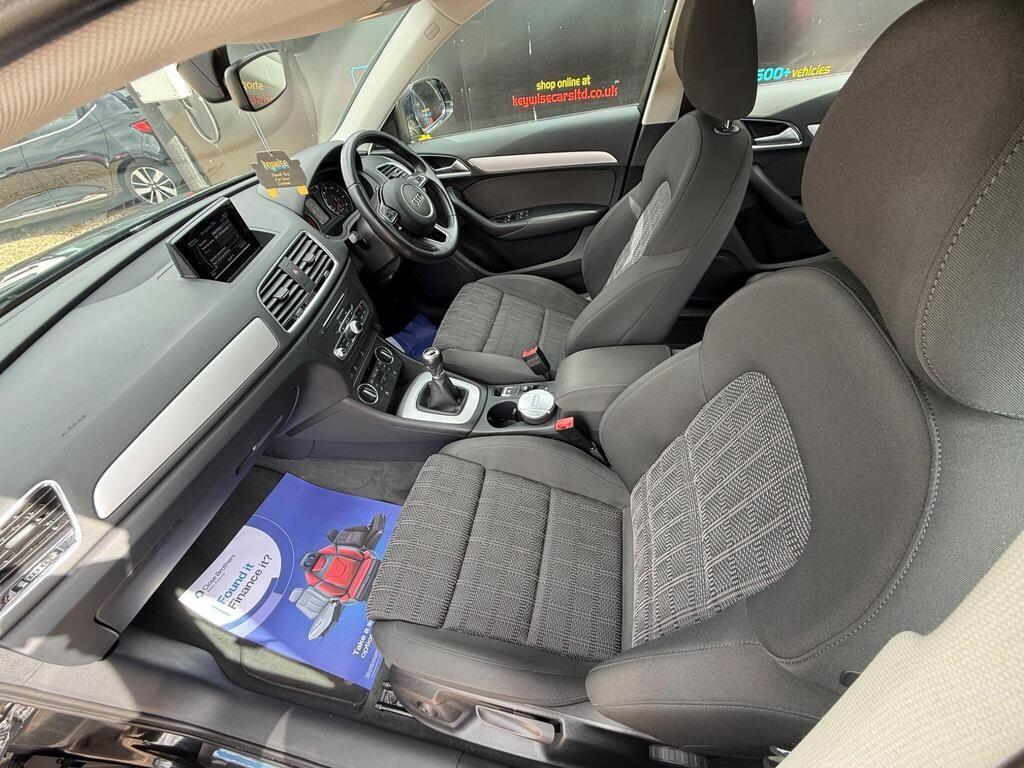 Audi Q3 view 19