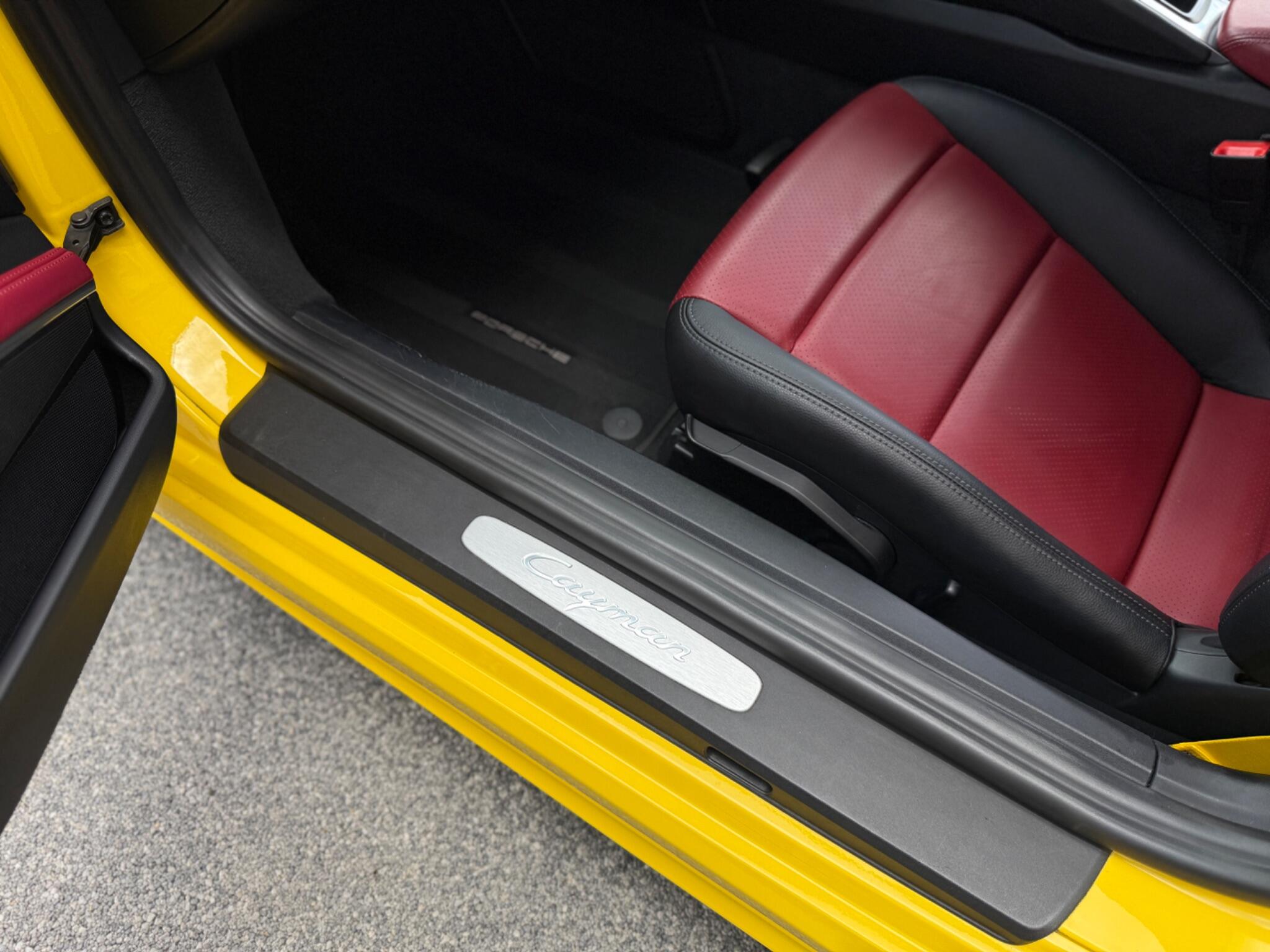 Porsche 718 Cayman view 25