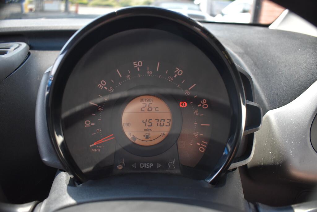 Peugeot 108 view 45