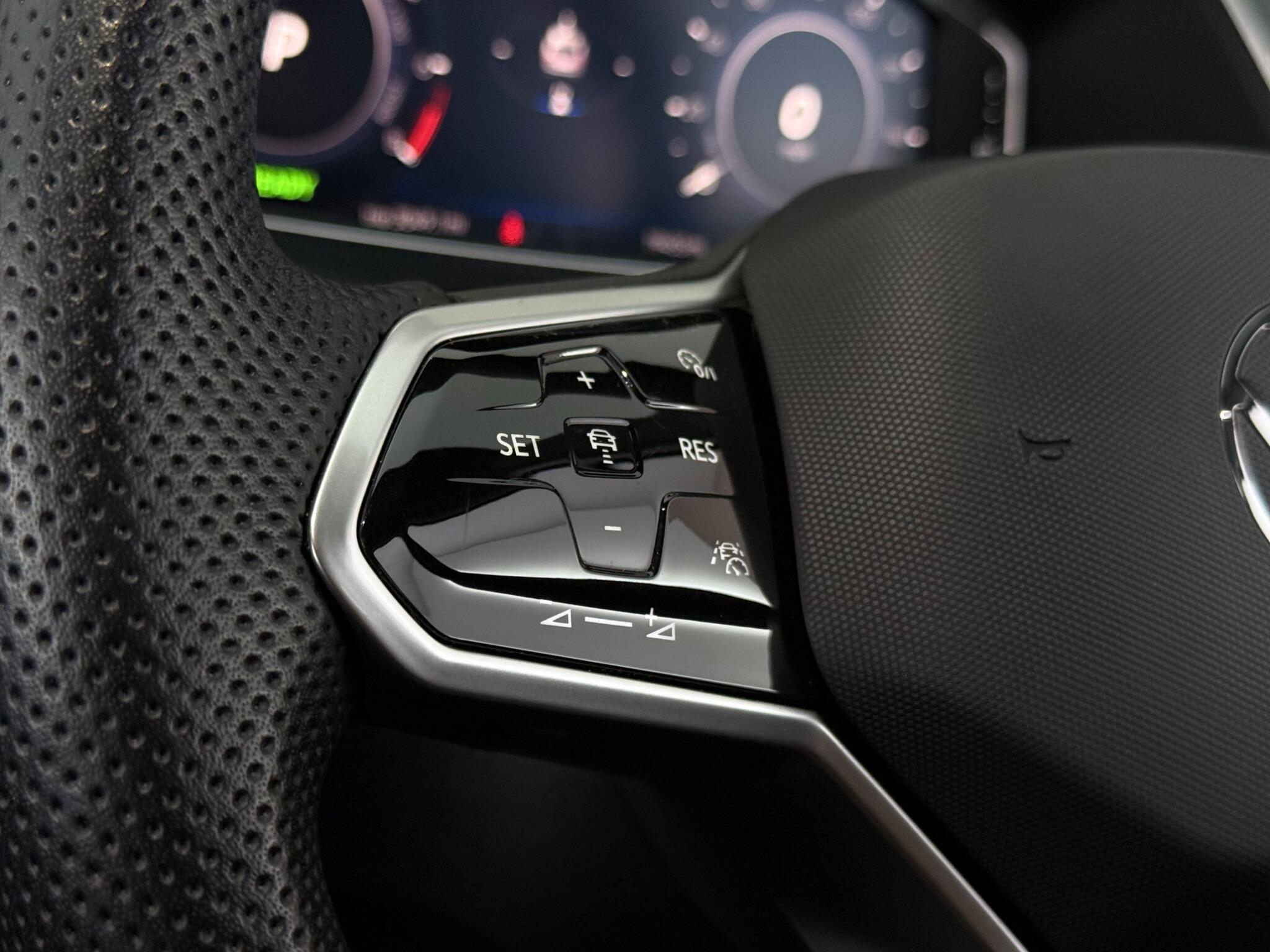 Volkswagen Tiguan view 14
