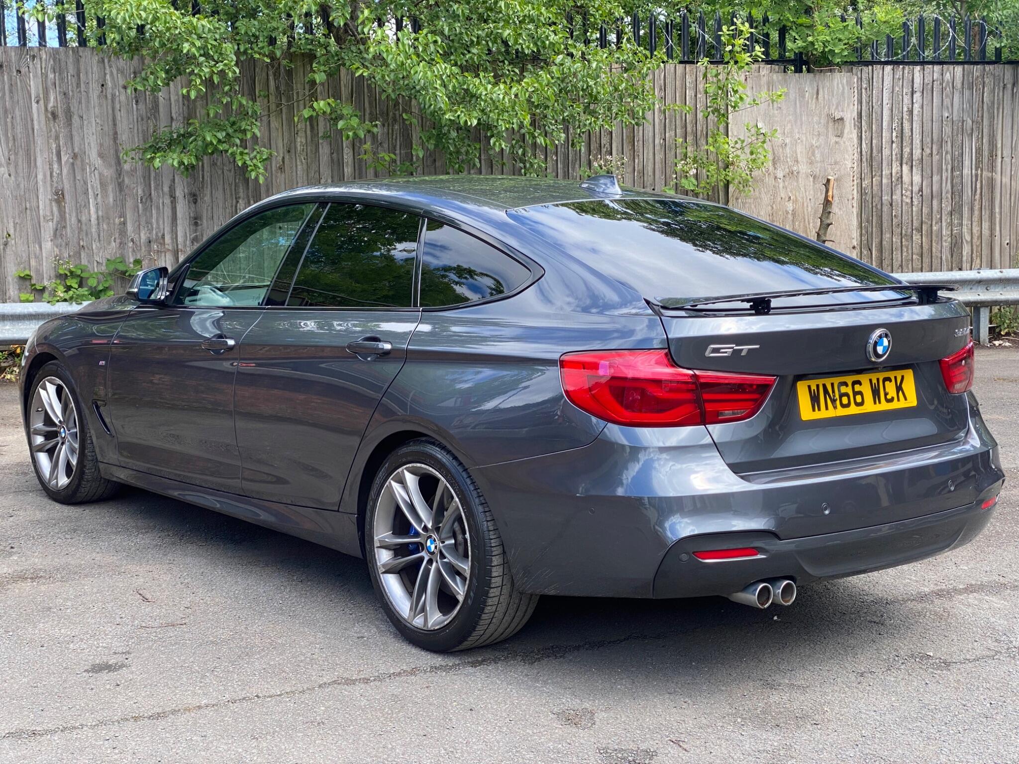 BMW 3 Series view 26