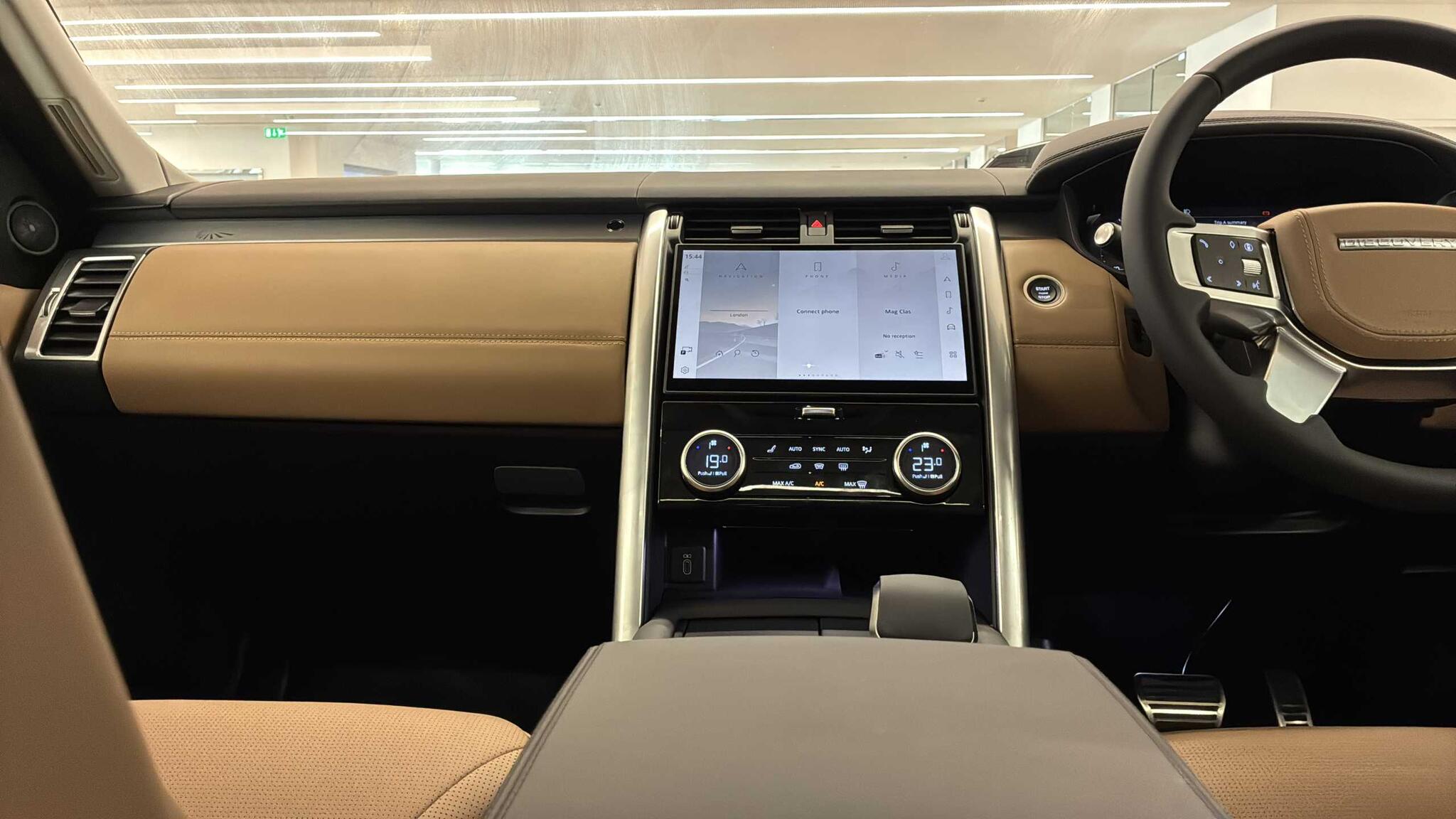 Land Rover Discovery view 14