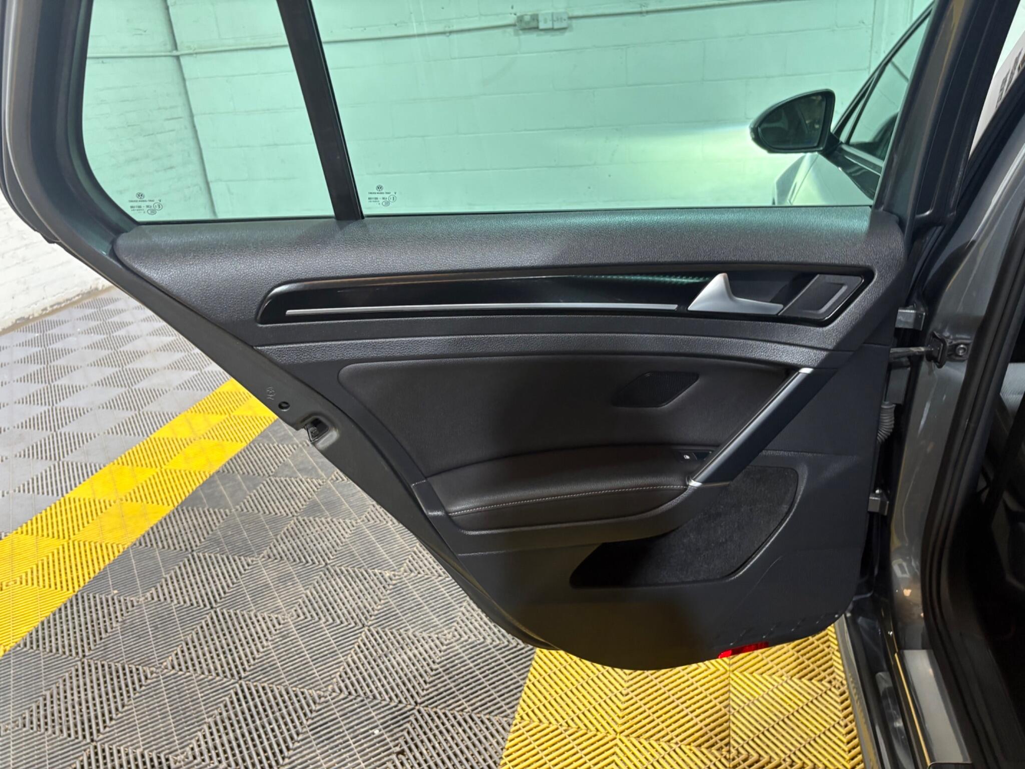 Volkswagen Golf view 40