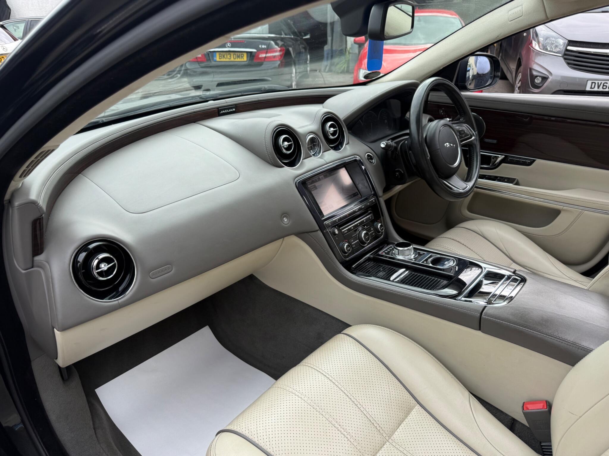 Jaguar XJ - Image 56