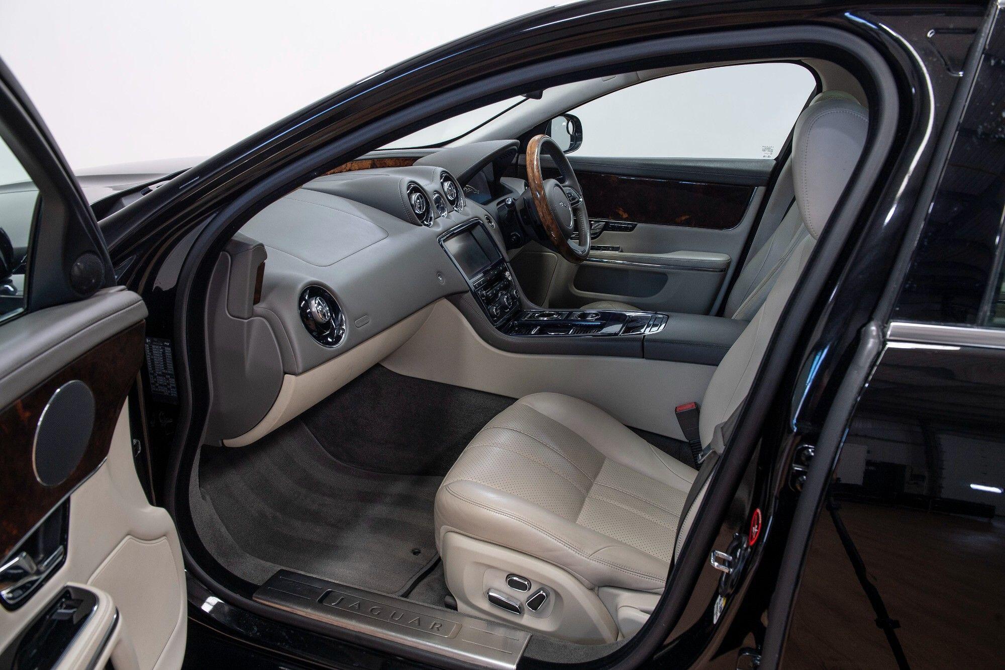 Jaguar XJ view 14