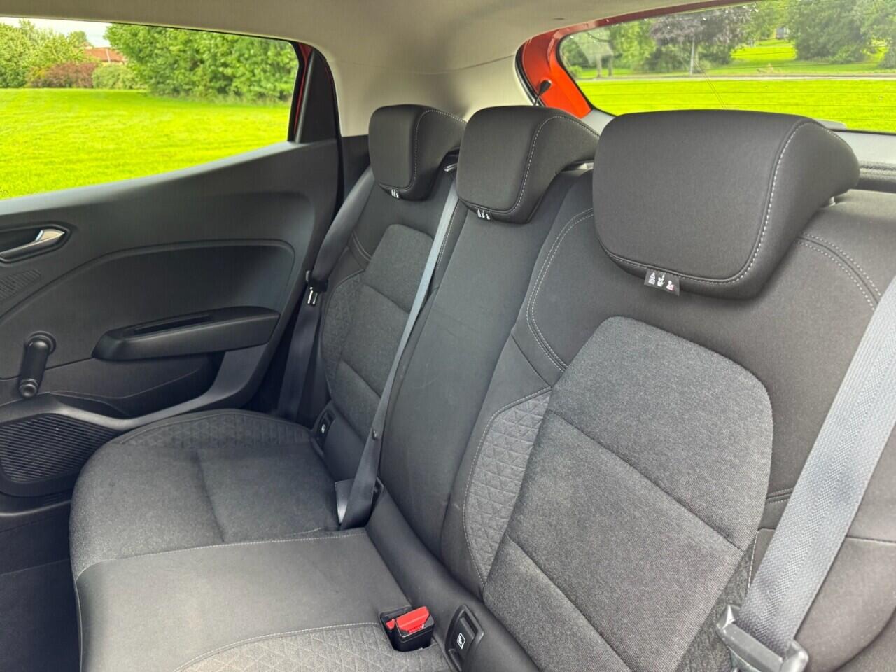 Renault Clio view 17