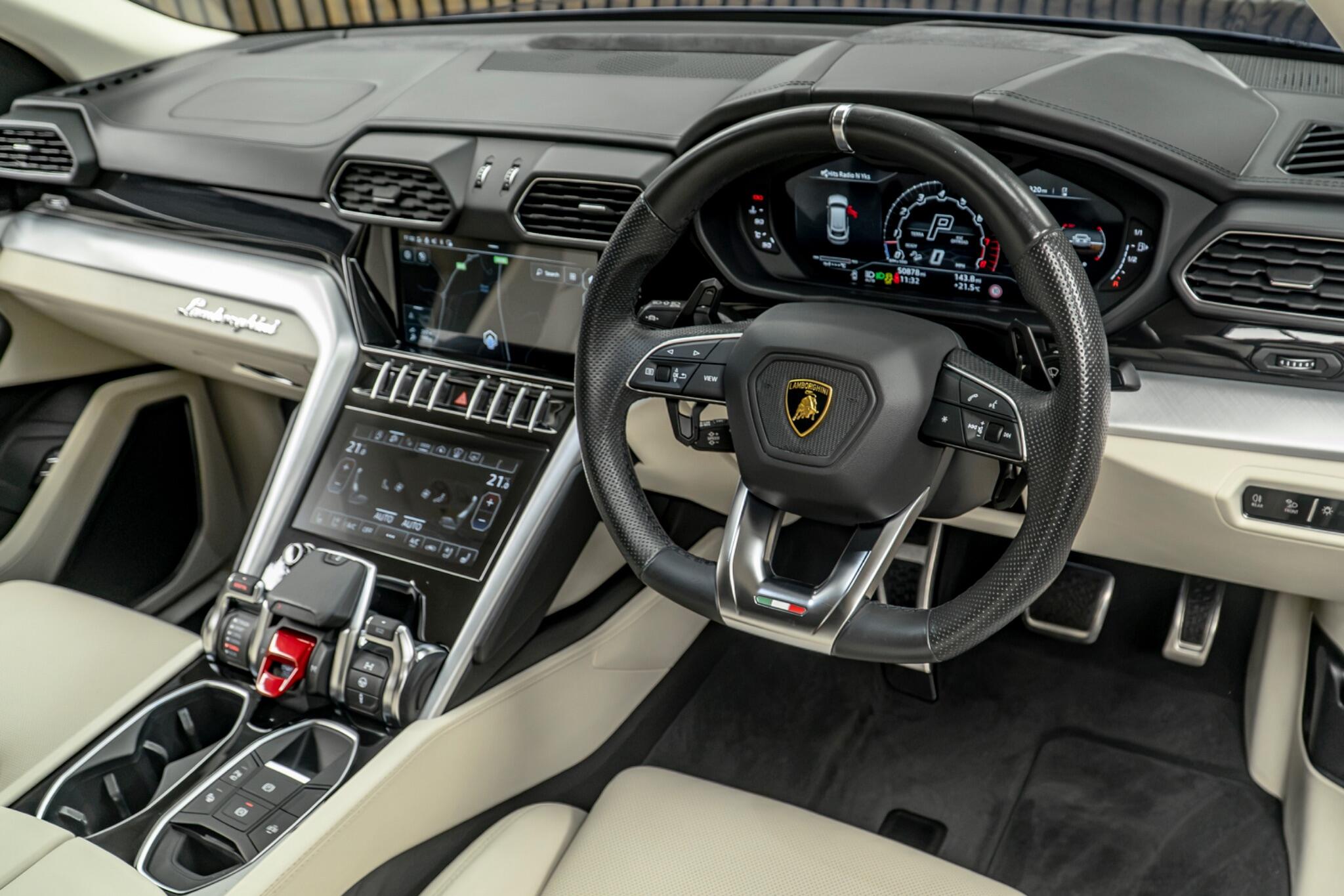 Lamborghini Urus view 24