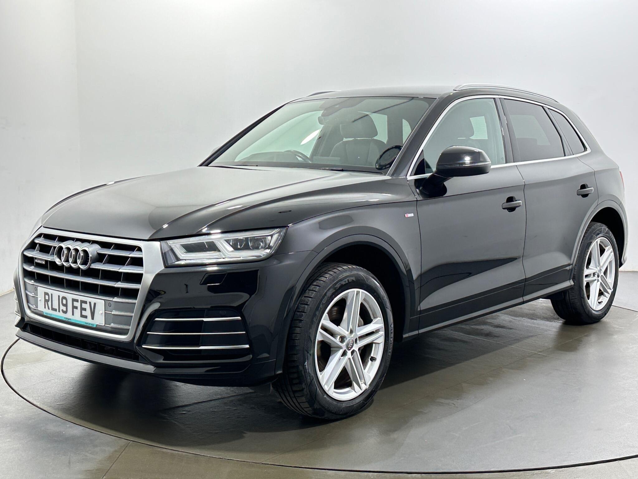 Audi Q5 view 4