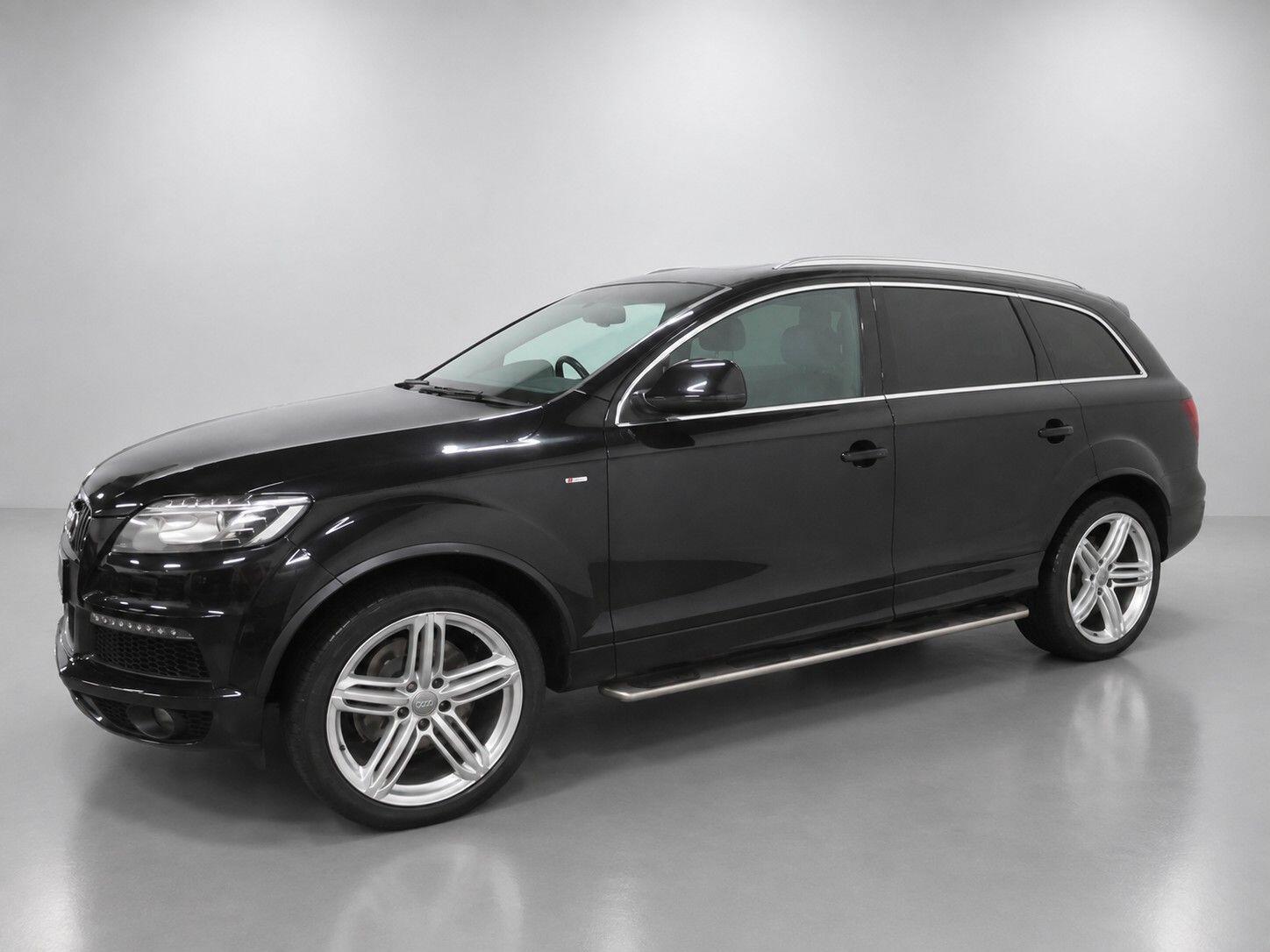 Audi Q7 view 5