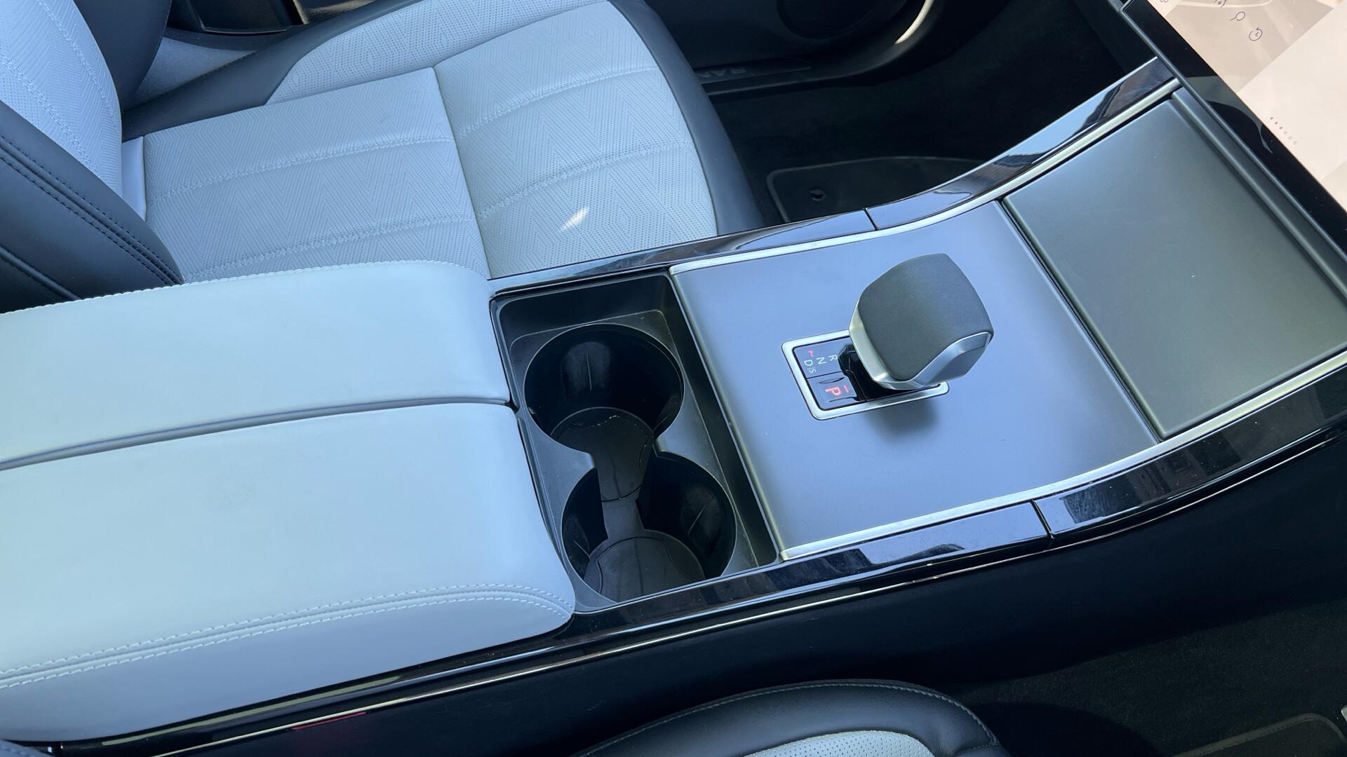 Land Rover Range Rover Evoque view 32