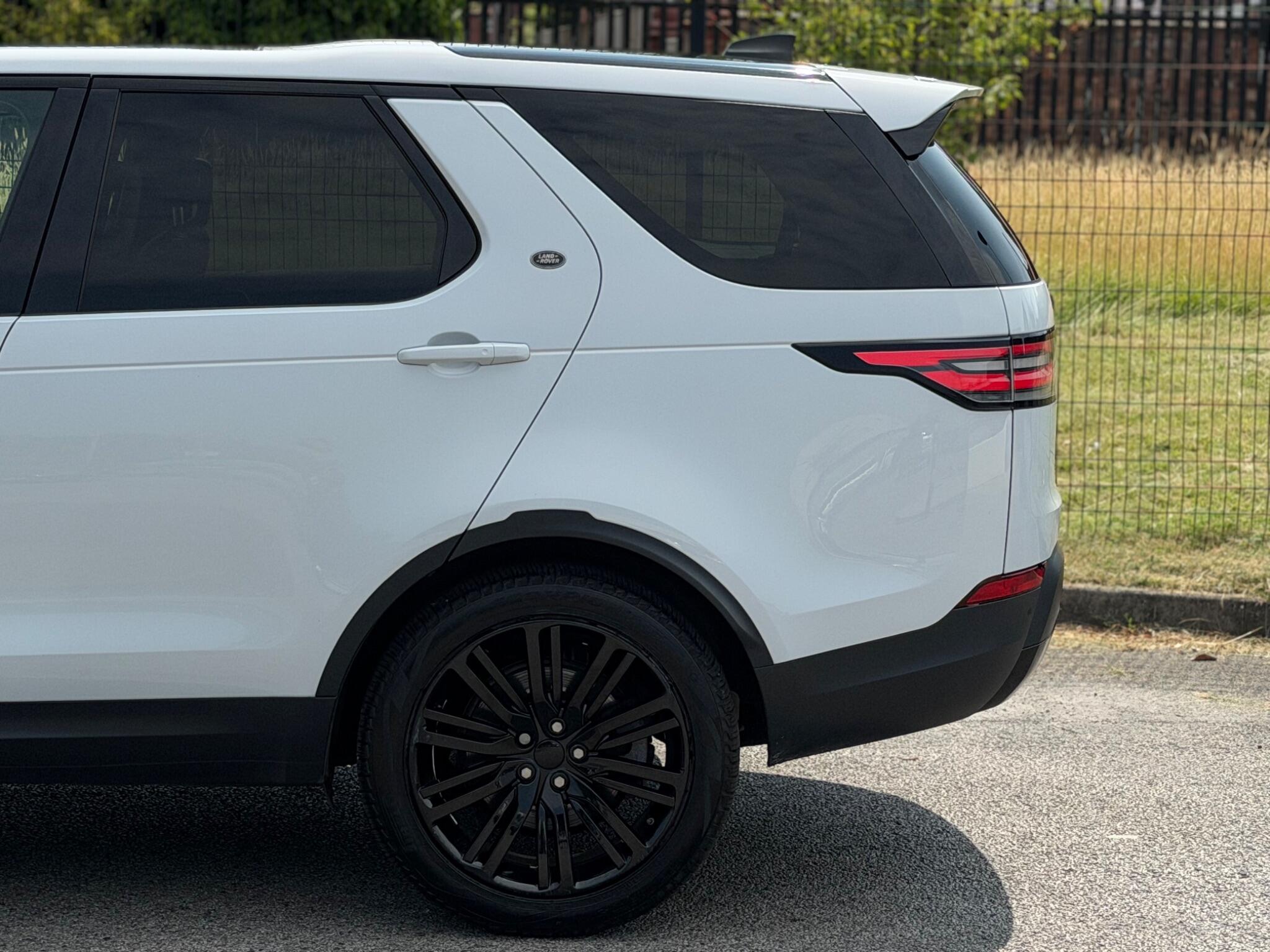 Land Rover Discovery view 31