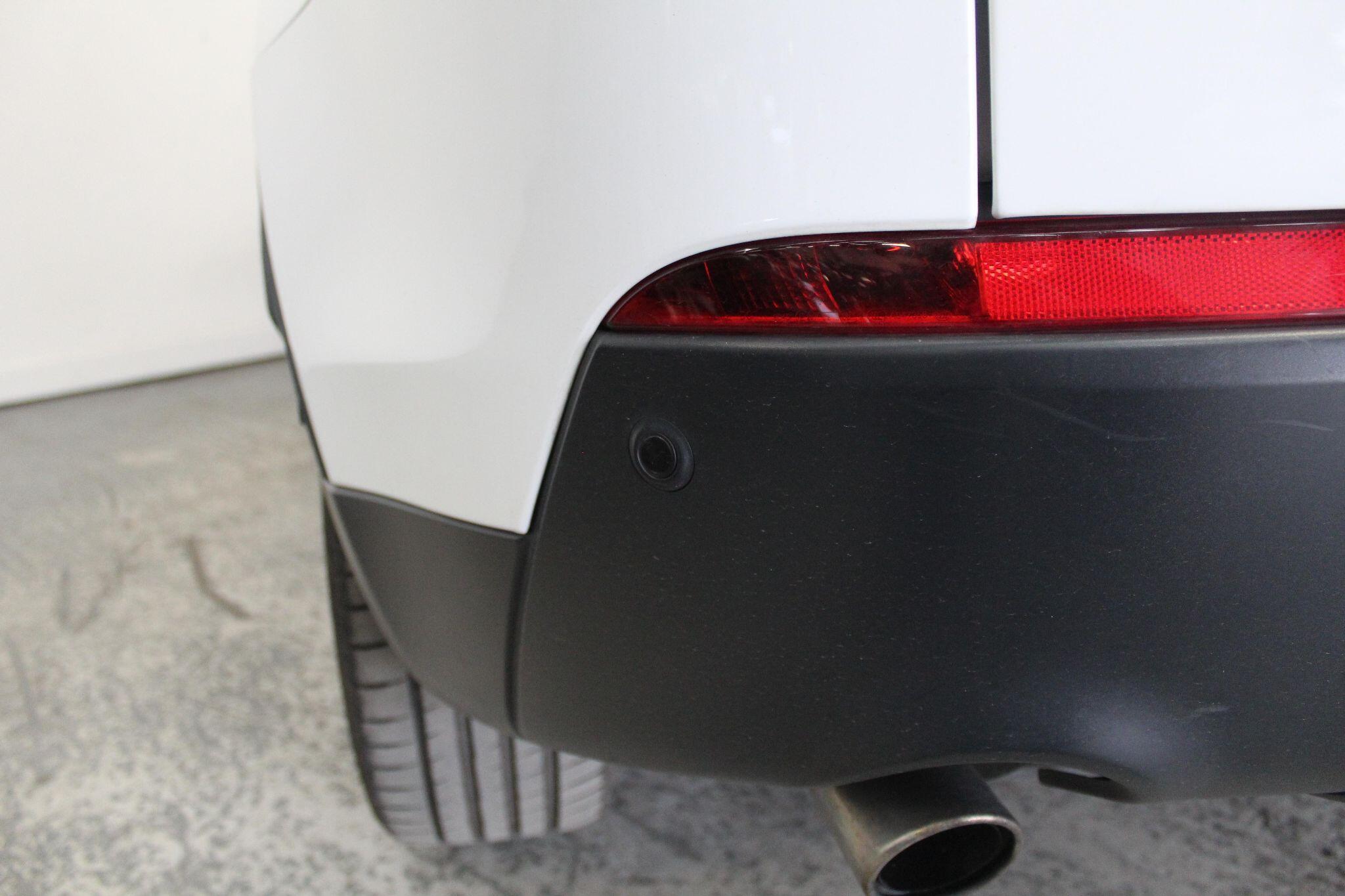 Land Rover Discovery Sport view 16