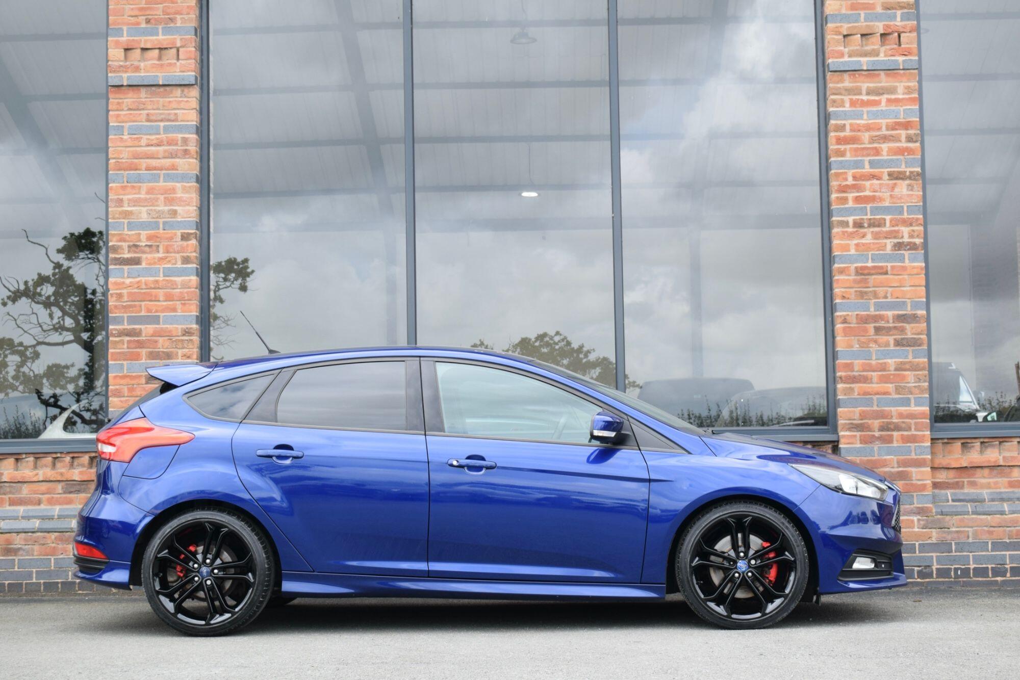 Ford Focus view 9
