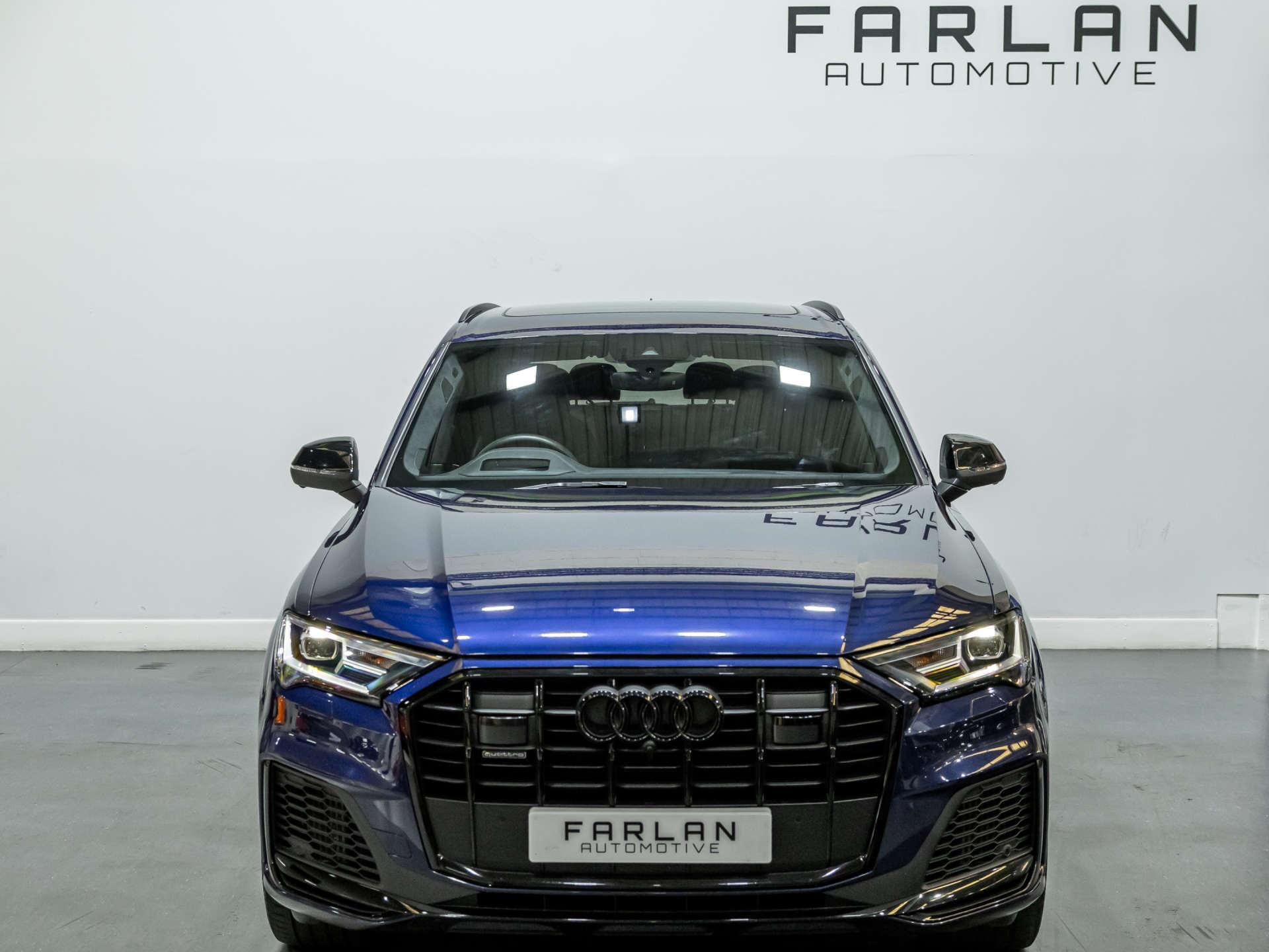 Audi Q7 view 12