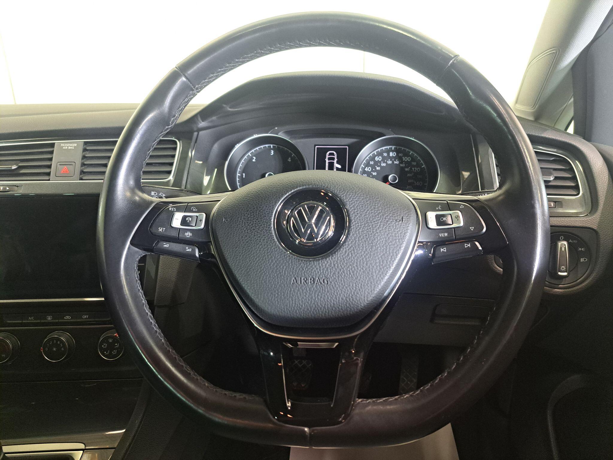 Volkswagen Golf view 14