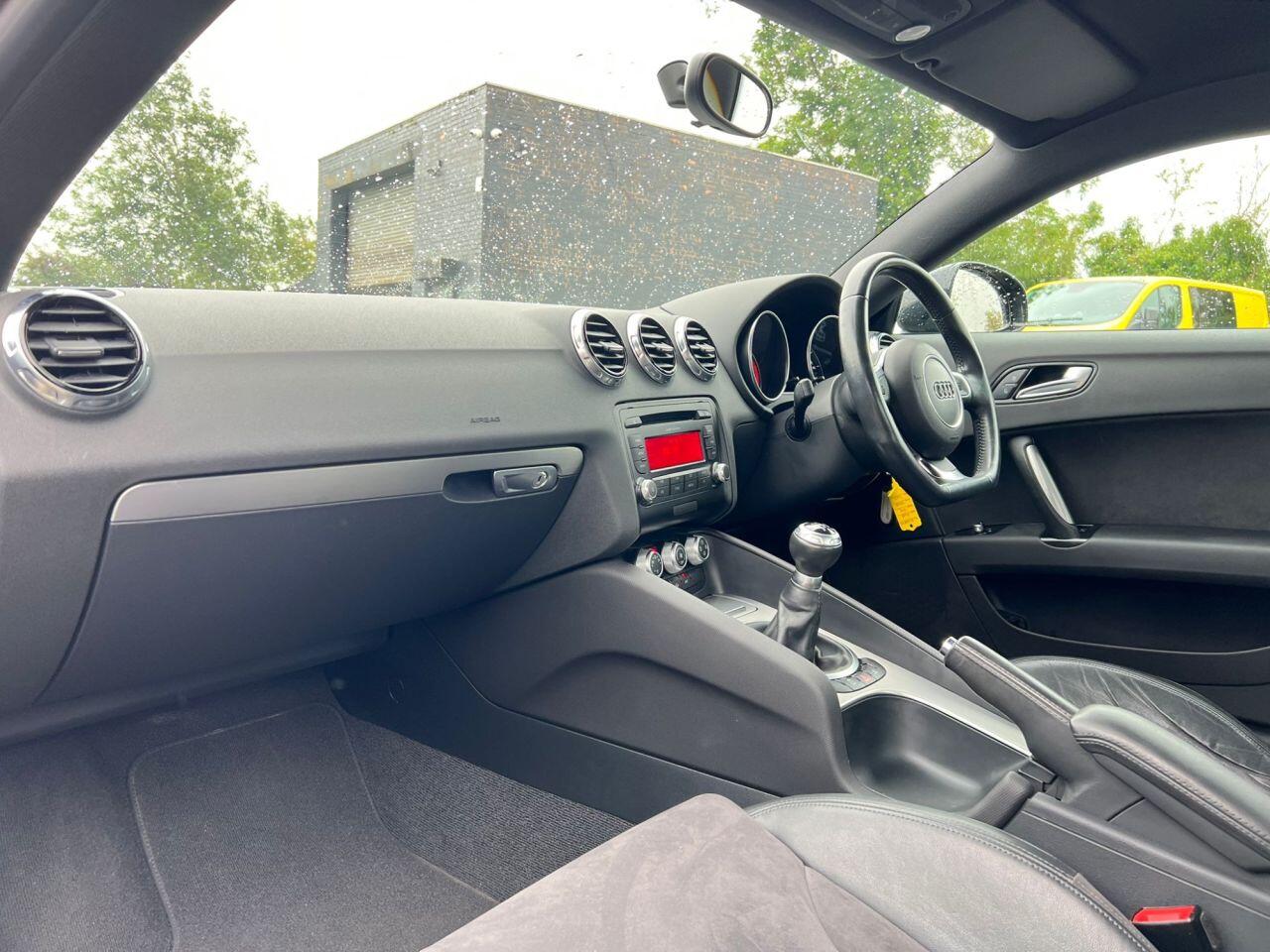 Audi TT view 11