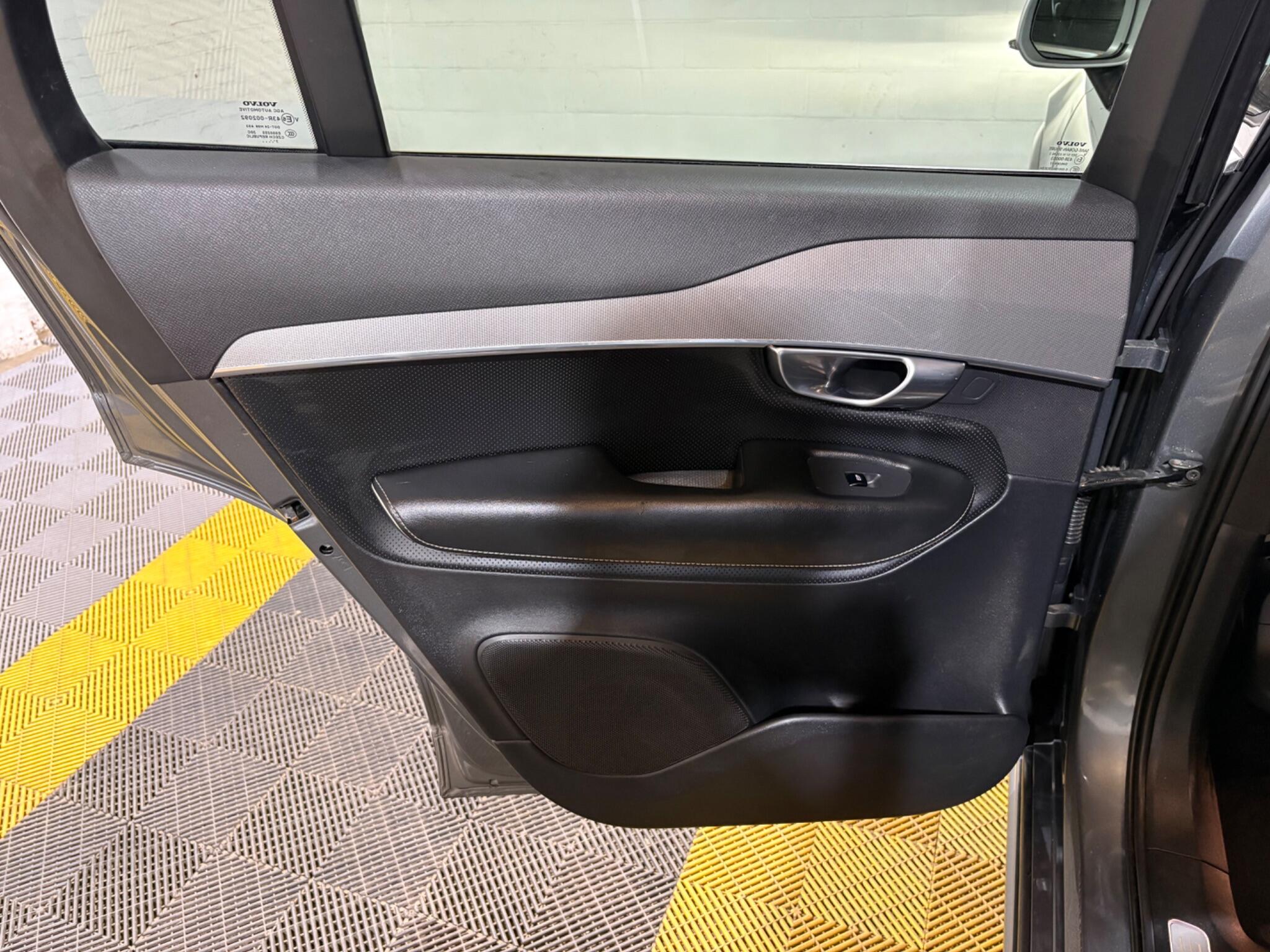 Volvo XC90 view 47