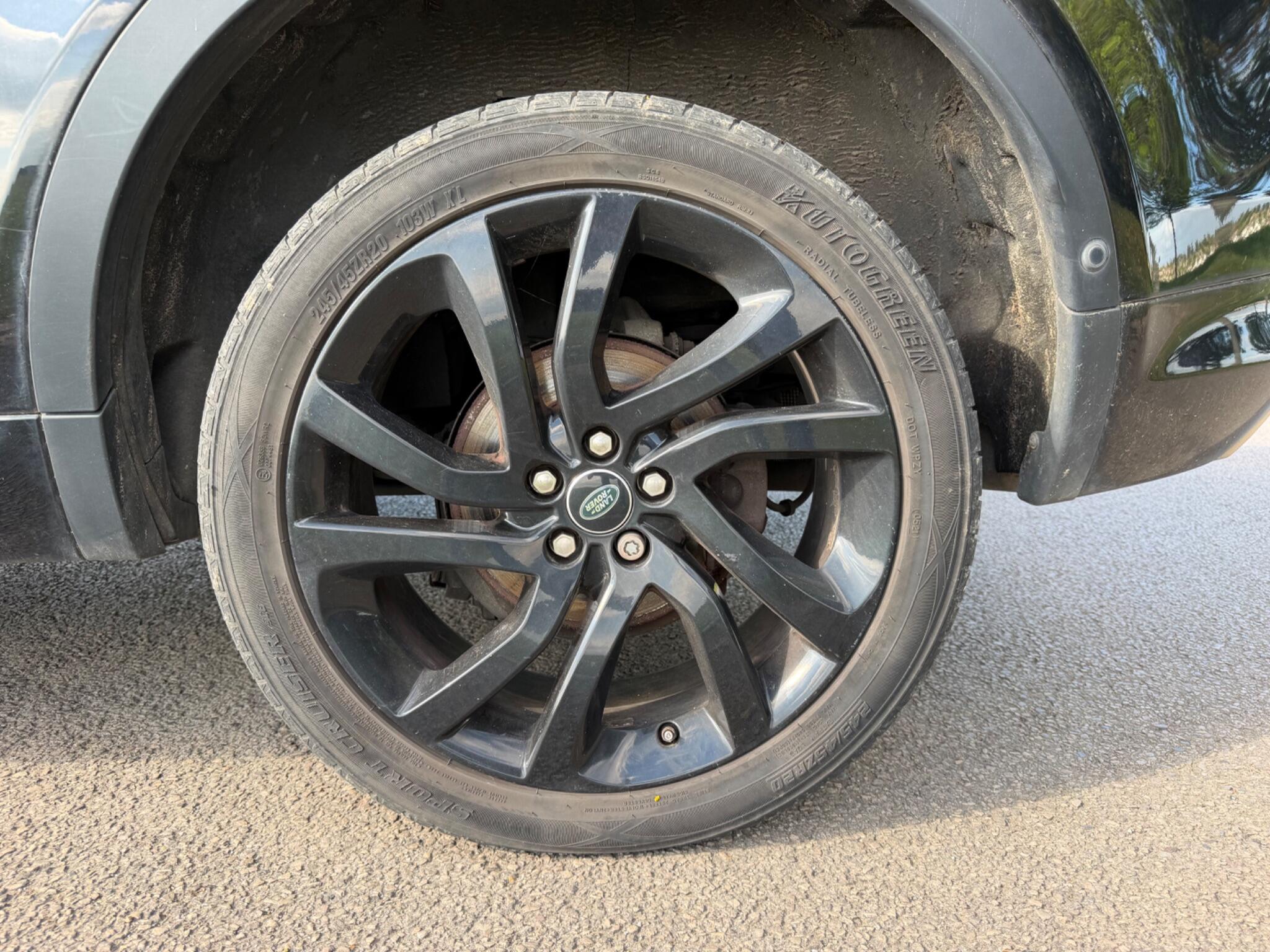 Land Rover Discovery Sport view 27