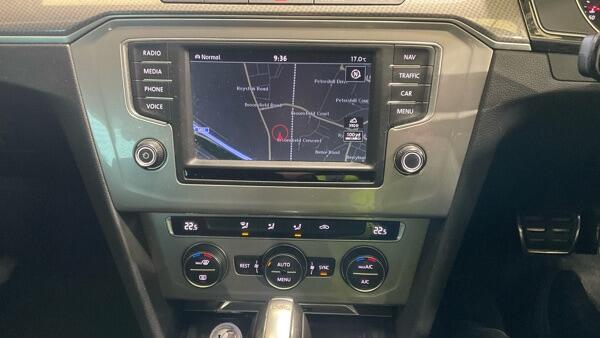 Volkswagen Passat view 13